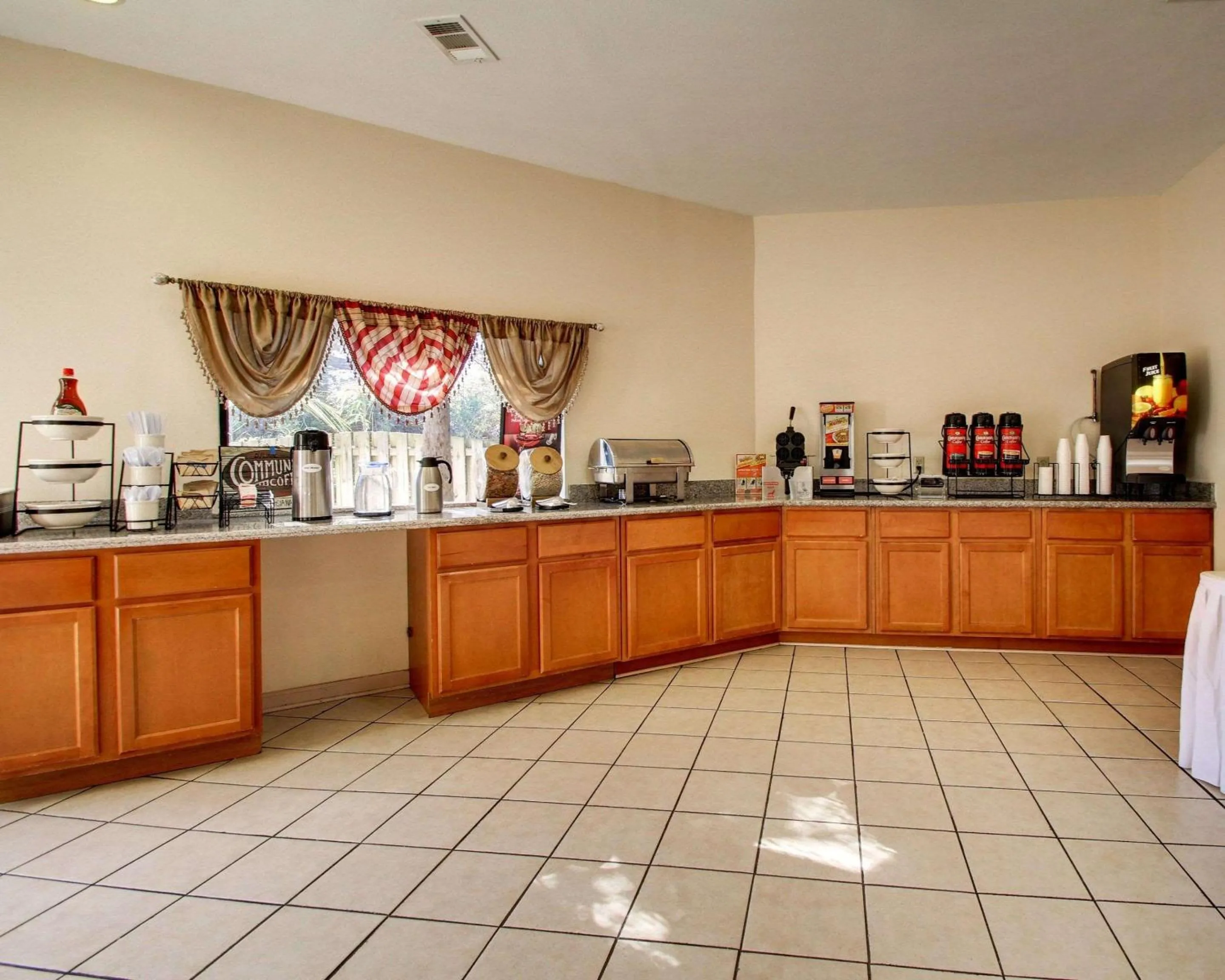 Restaurant/Places to Eat in Econo Lodge Biloxi Beach North