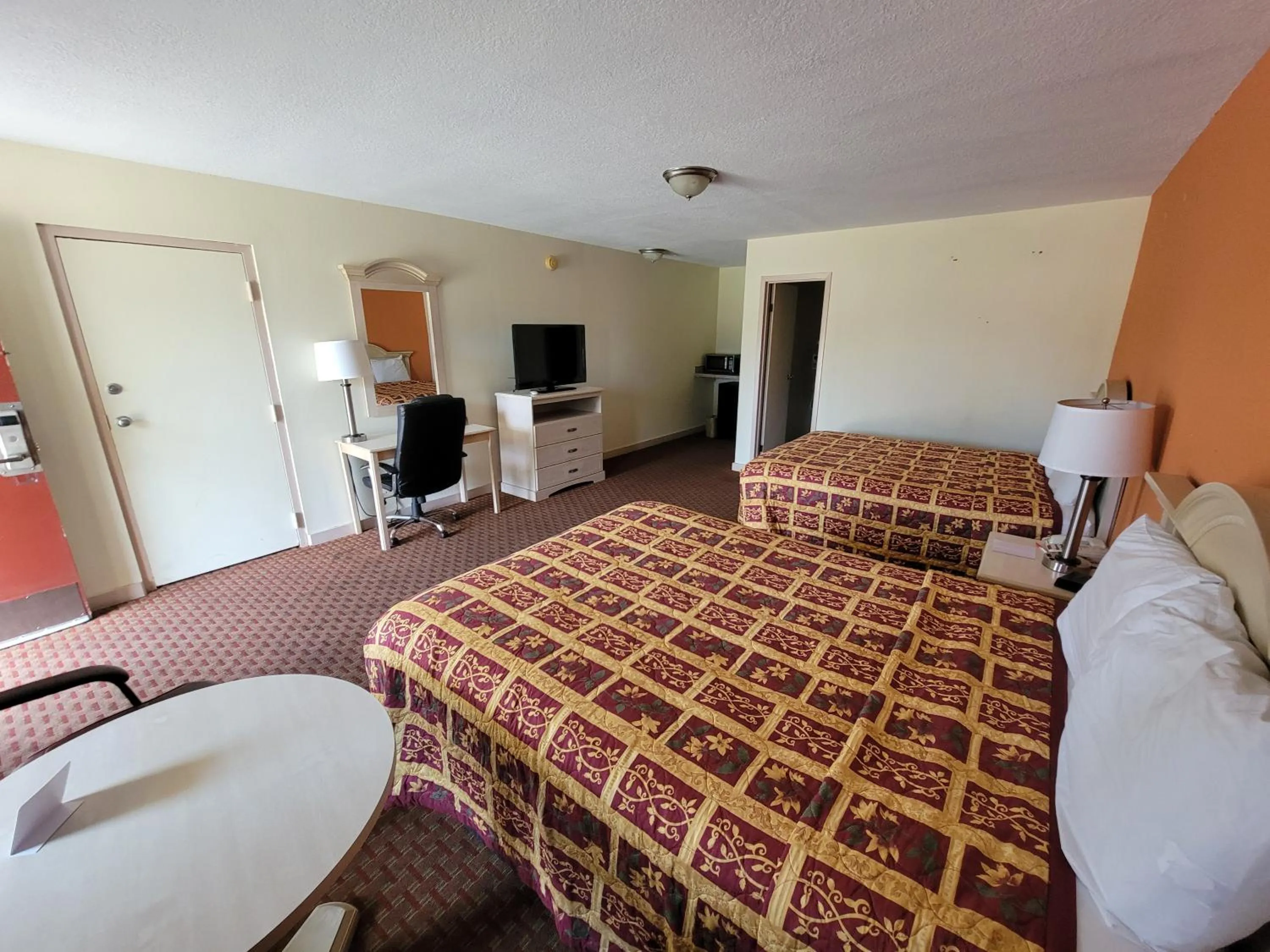 Photo of the whole room, Bed in Econo Lodge Biloxi Beach North