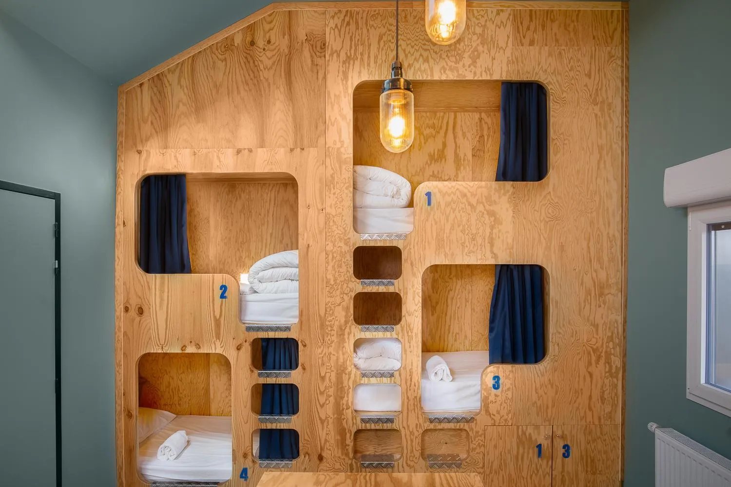 Shower in Eklo Hotels Bordeaux Centre Bastide