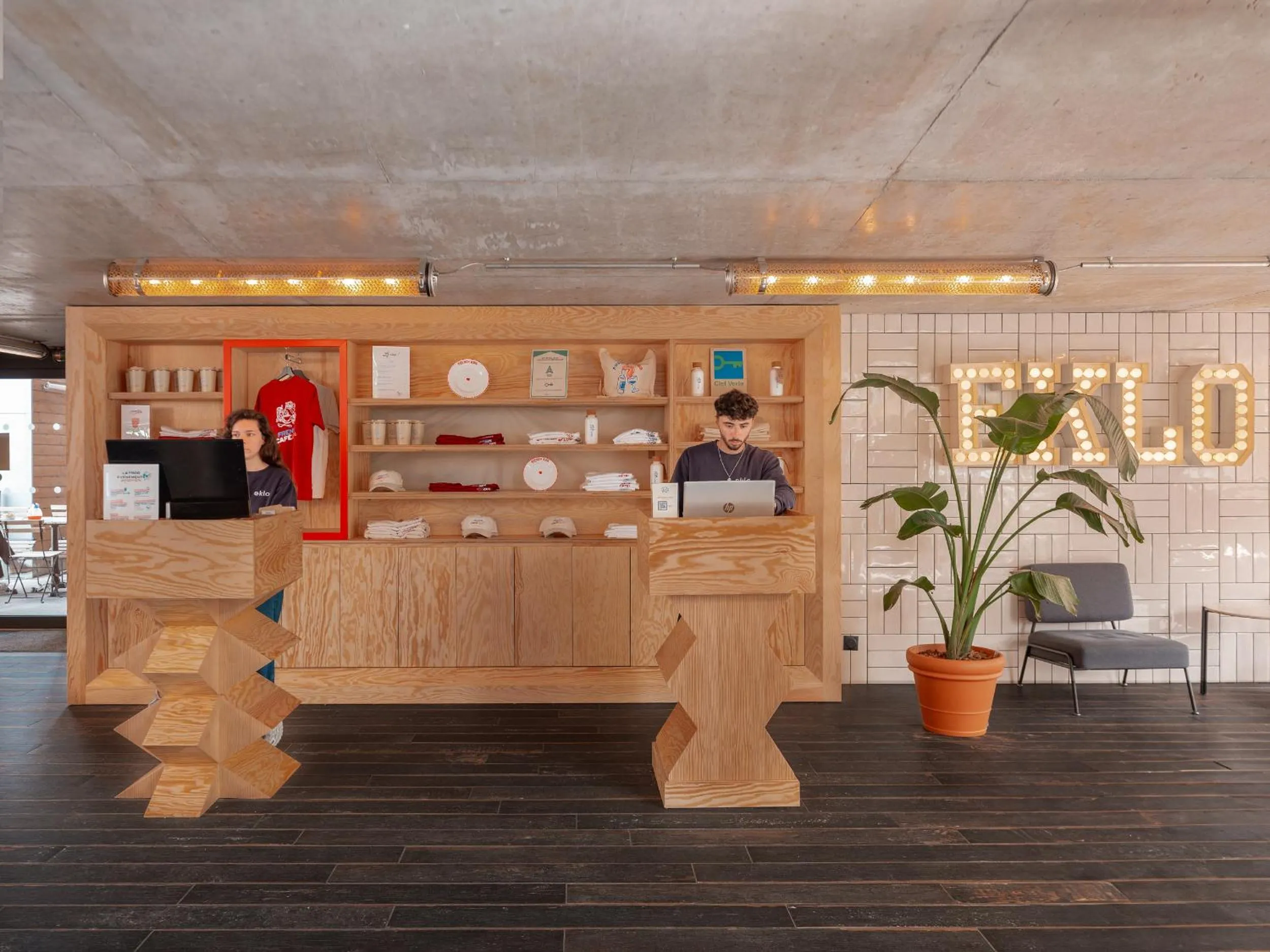 Lobby or reception in Eklo Hotels Bordeaux Centre Bastide