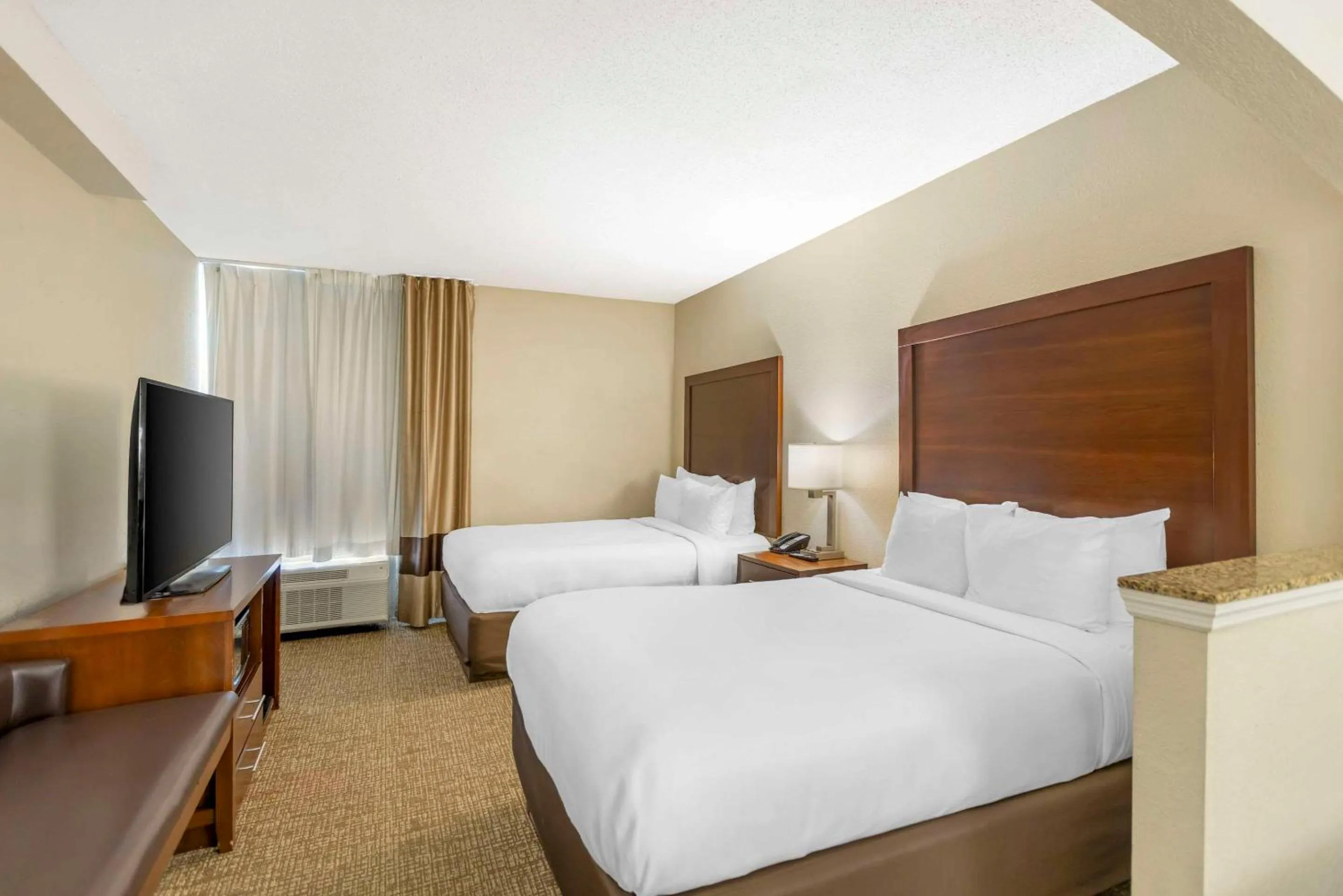 Bedroom, Bed in Comfort Inn Meridian - Bonita Lakes