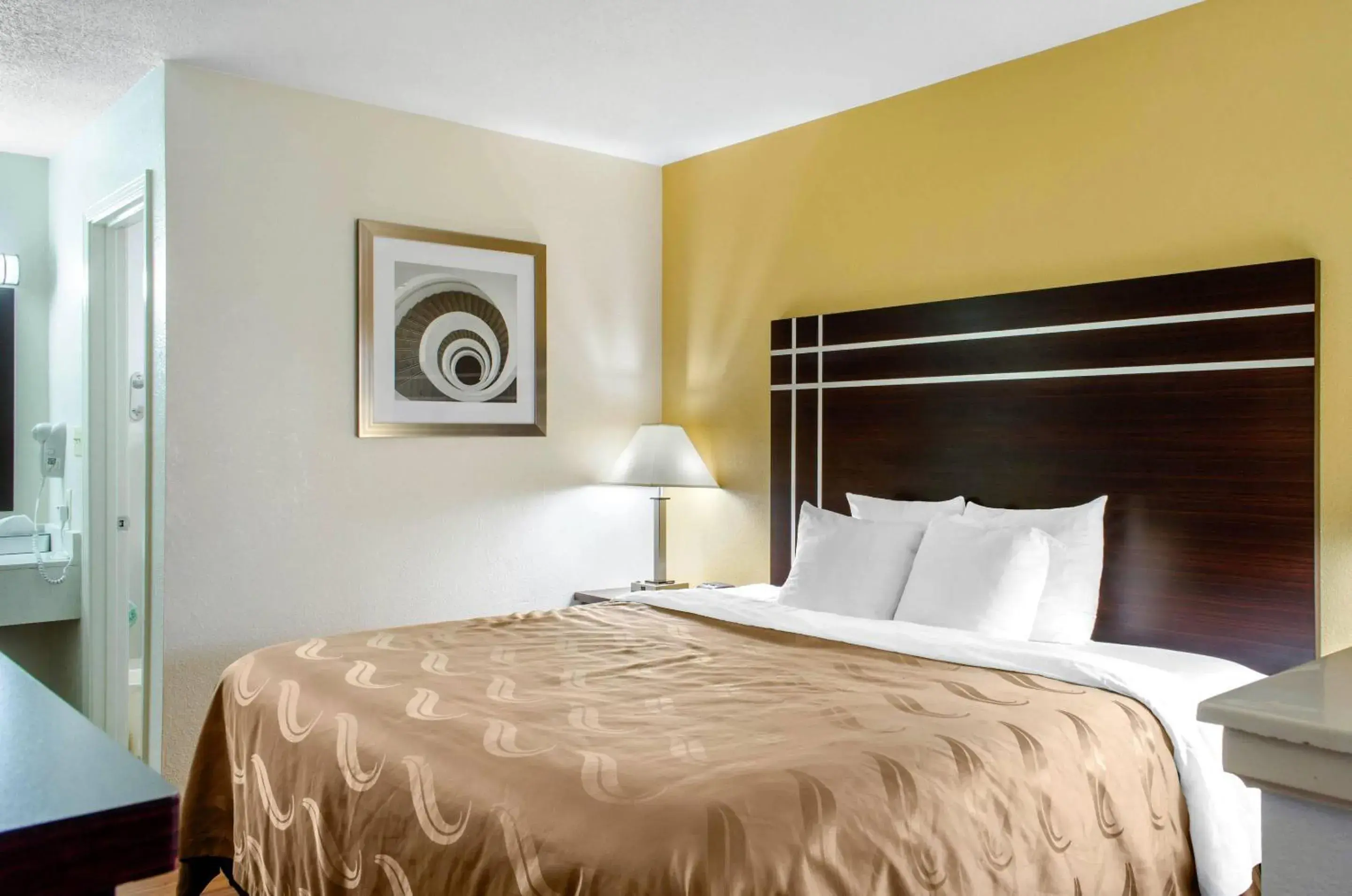 King Suite - Non-Smoking in Quality Inn McComb King Suite - Non-Smoking in Quality Inn McComb