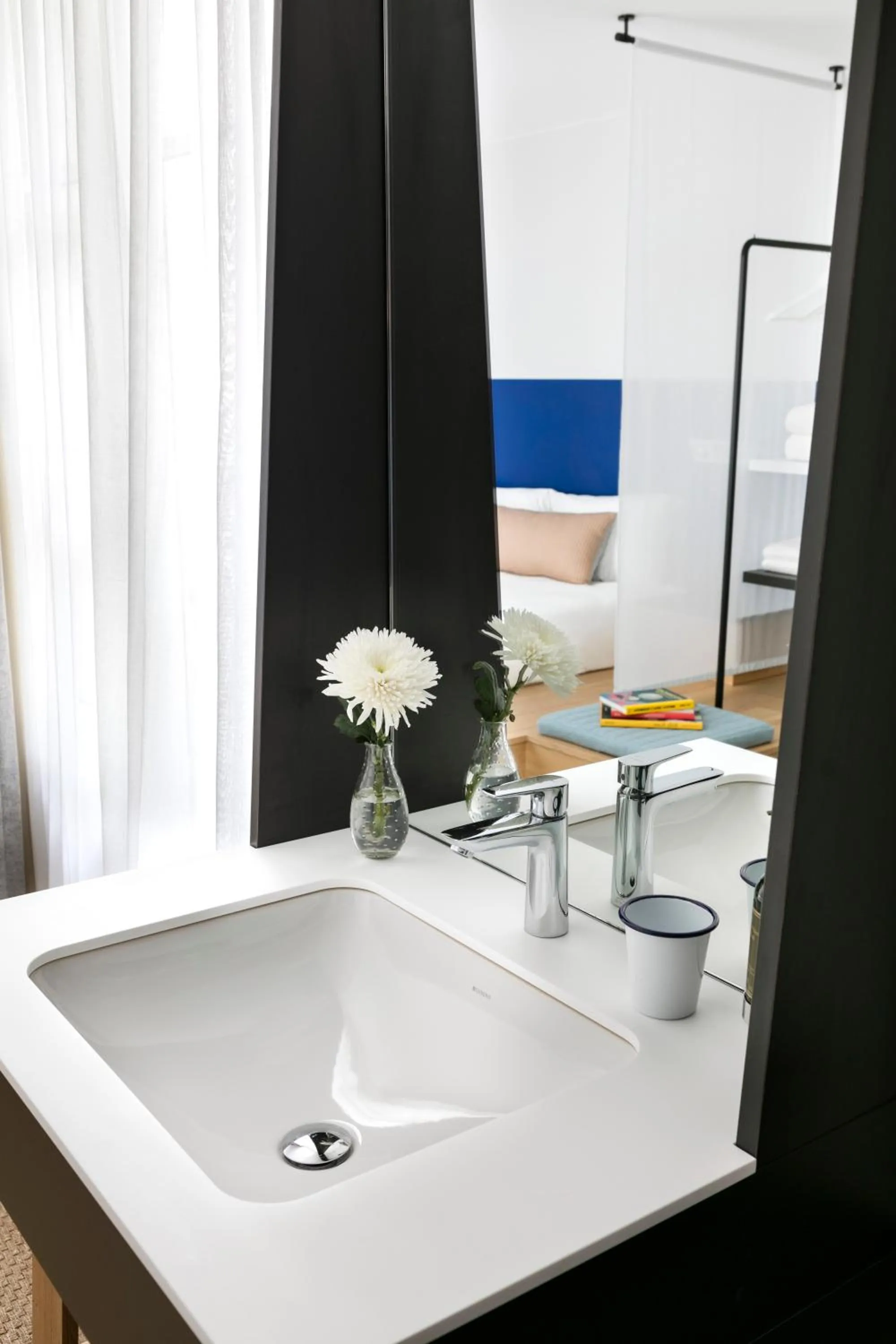 Bathroom in Oh la la ! Hotel Bar Paris Bastille