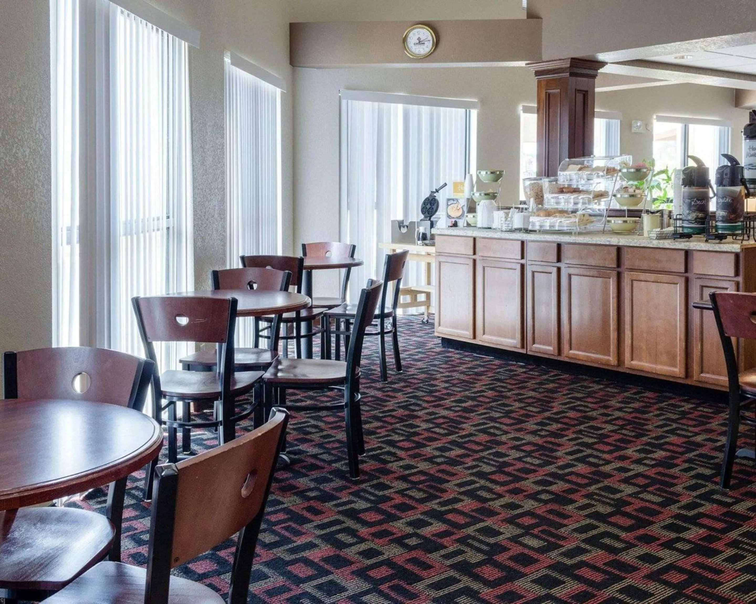 Restaurant/places to eat in Quality Inn Magee