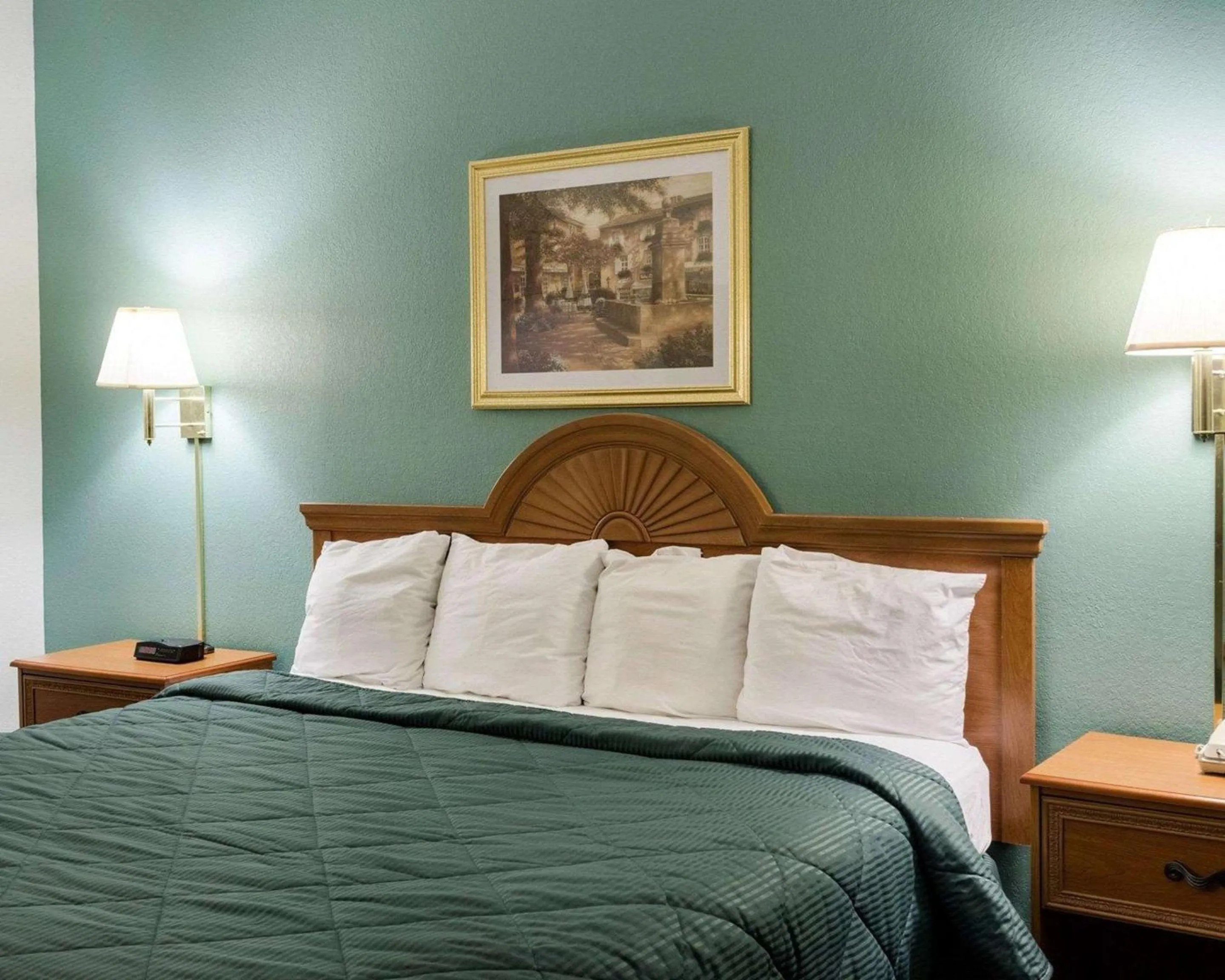 Photo of the whole room, Bed in Quality Inn Magee