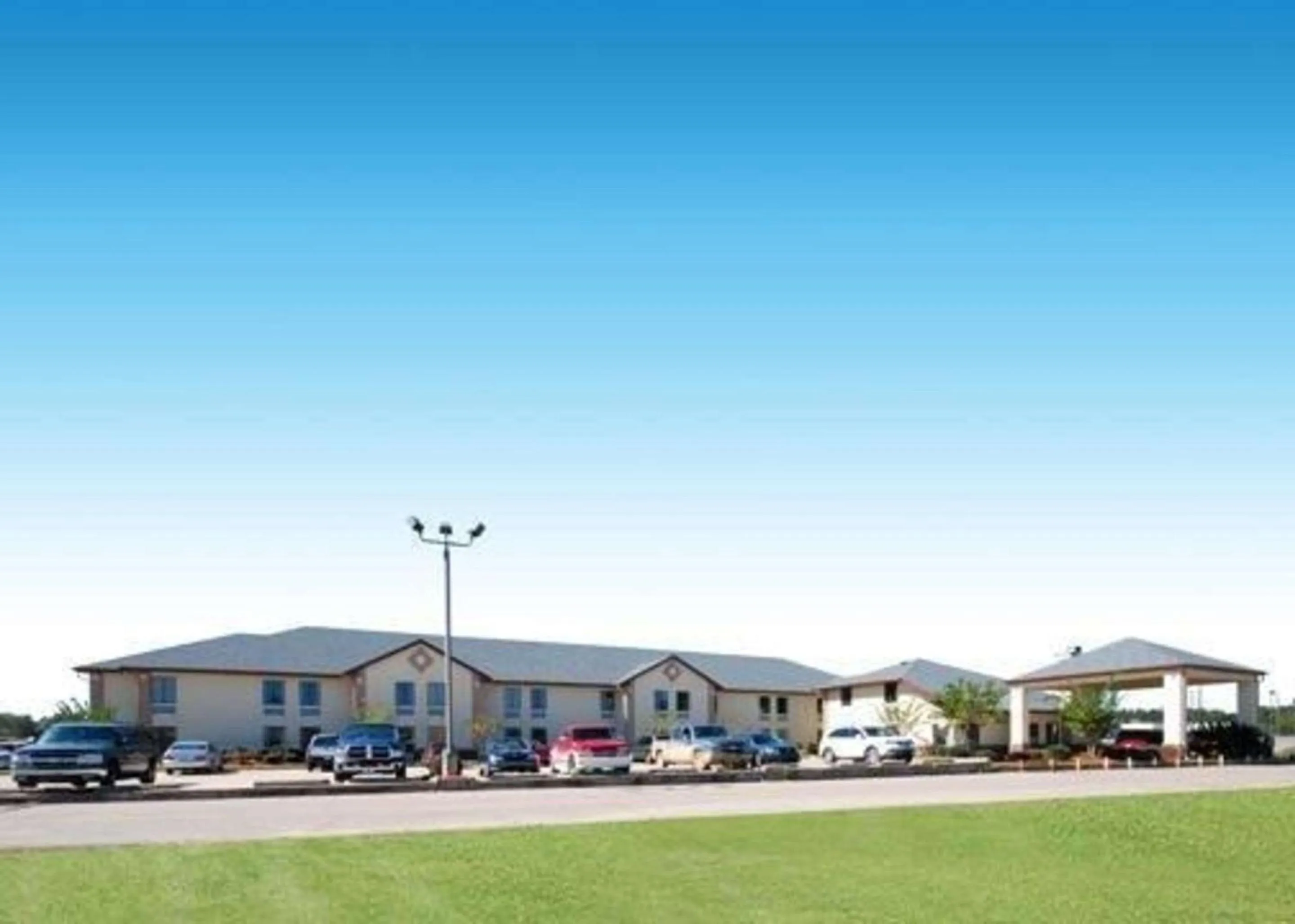 Property building in Columbia Inn & Suites