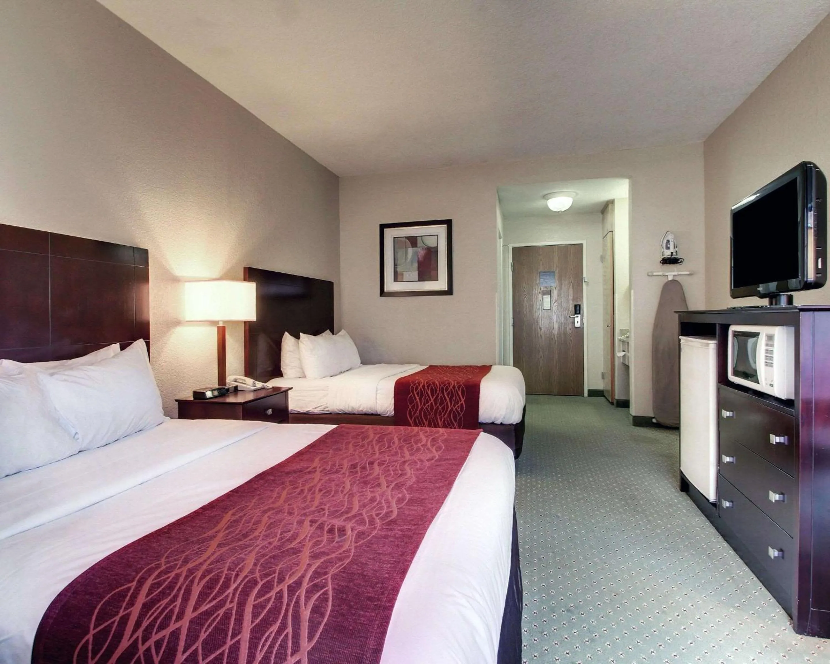 Photo of the whole room, Bed in Columbia Inn & Suites