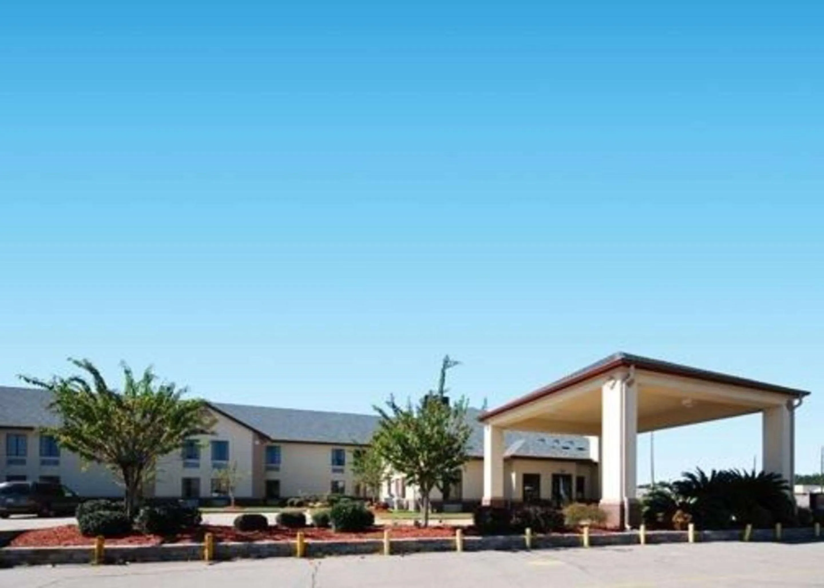 Property building in Columbia Inn & Suites