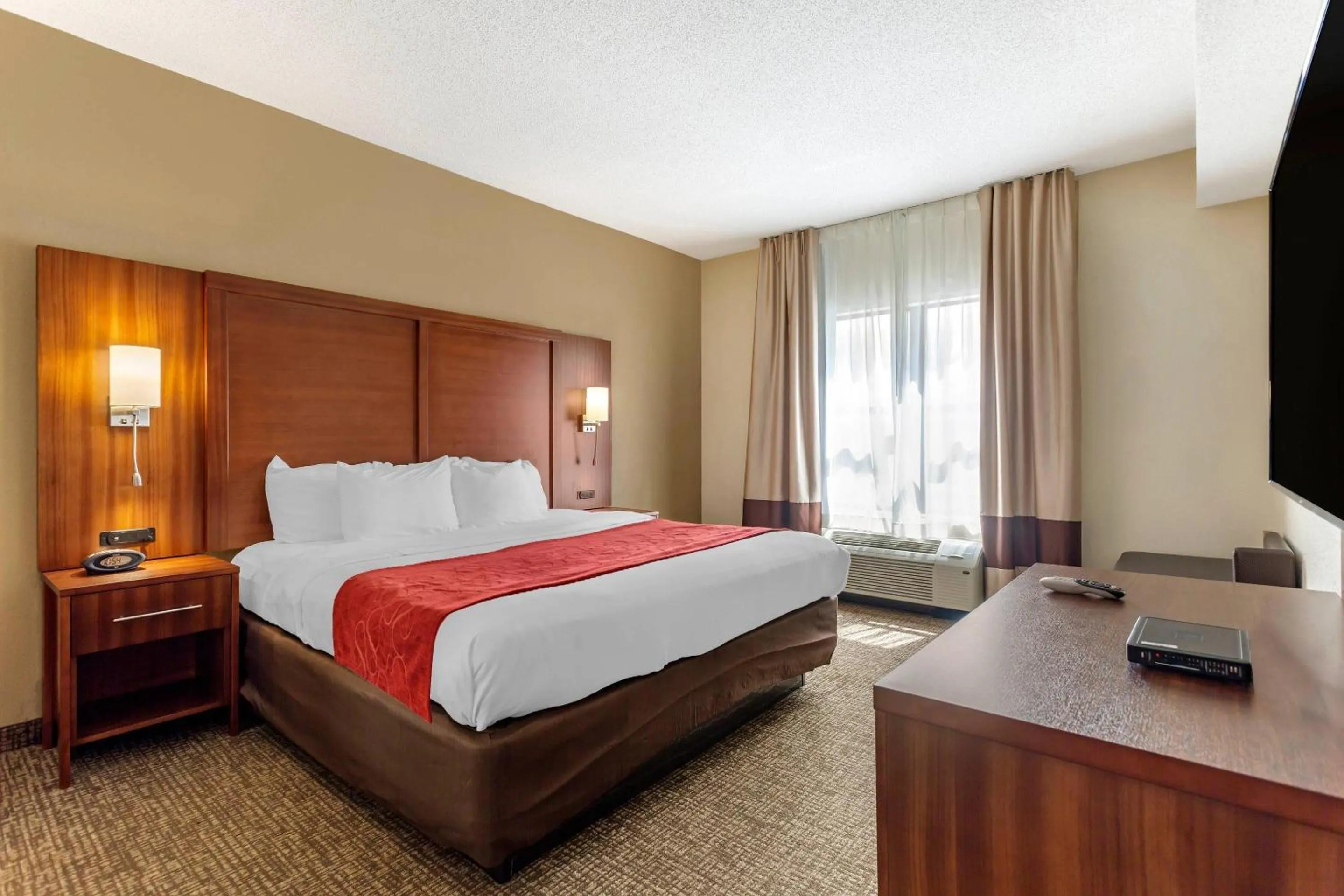 Bedroom, Bed in Comfort Suites Southaven - Memphis South