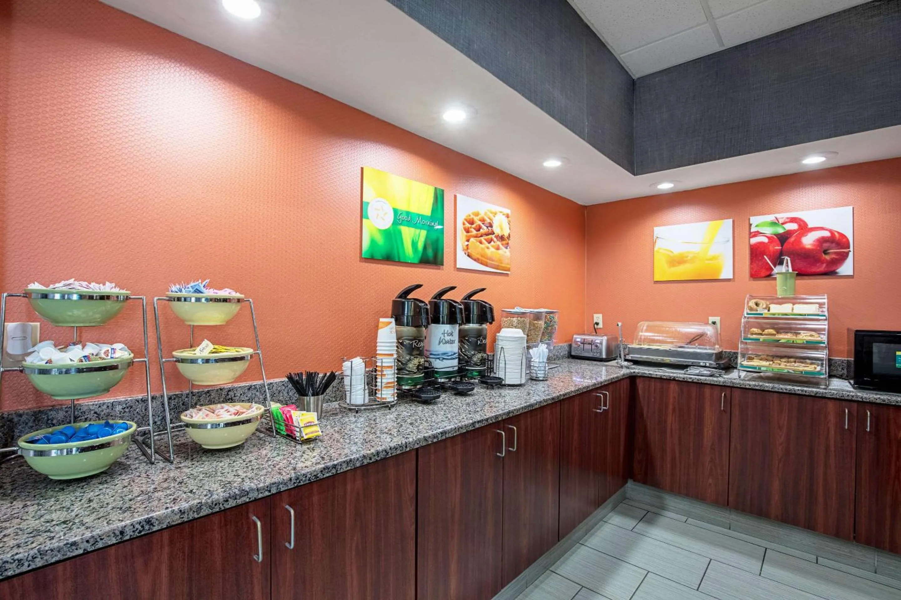 Restaurant/places to eat in Quality Inn Holly Springs South