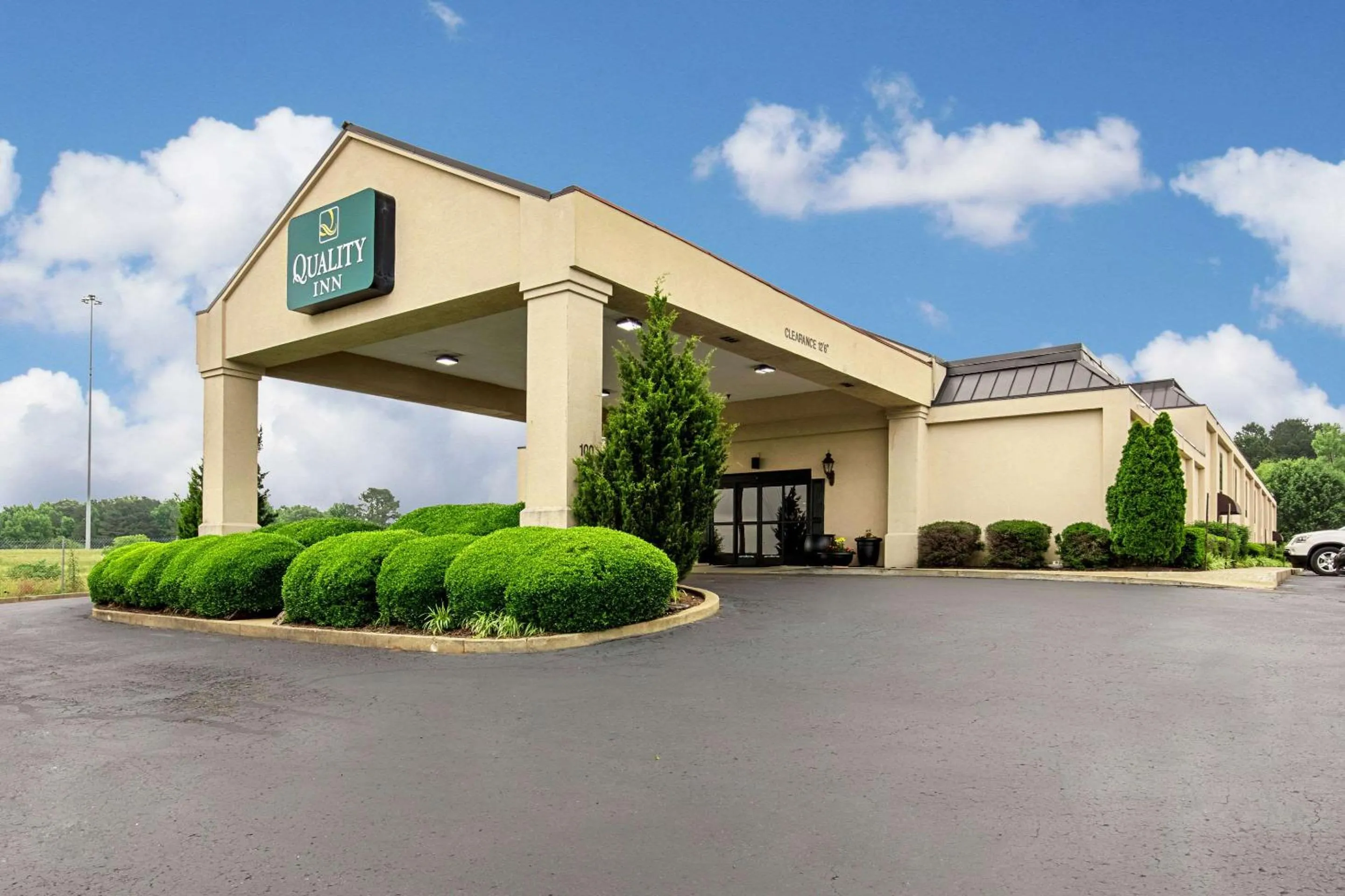 Property building in Quality Inn Holly Springs South