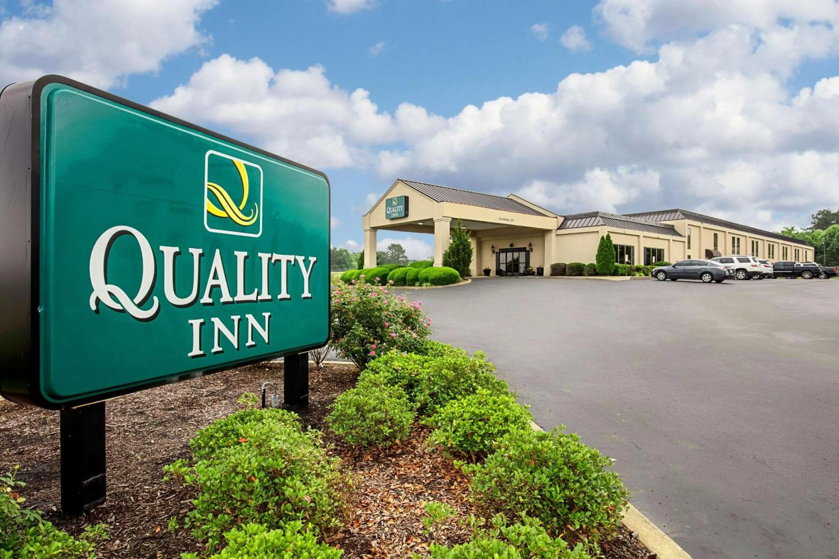 Property building in Quality Inn Holly Springs South