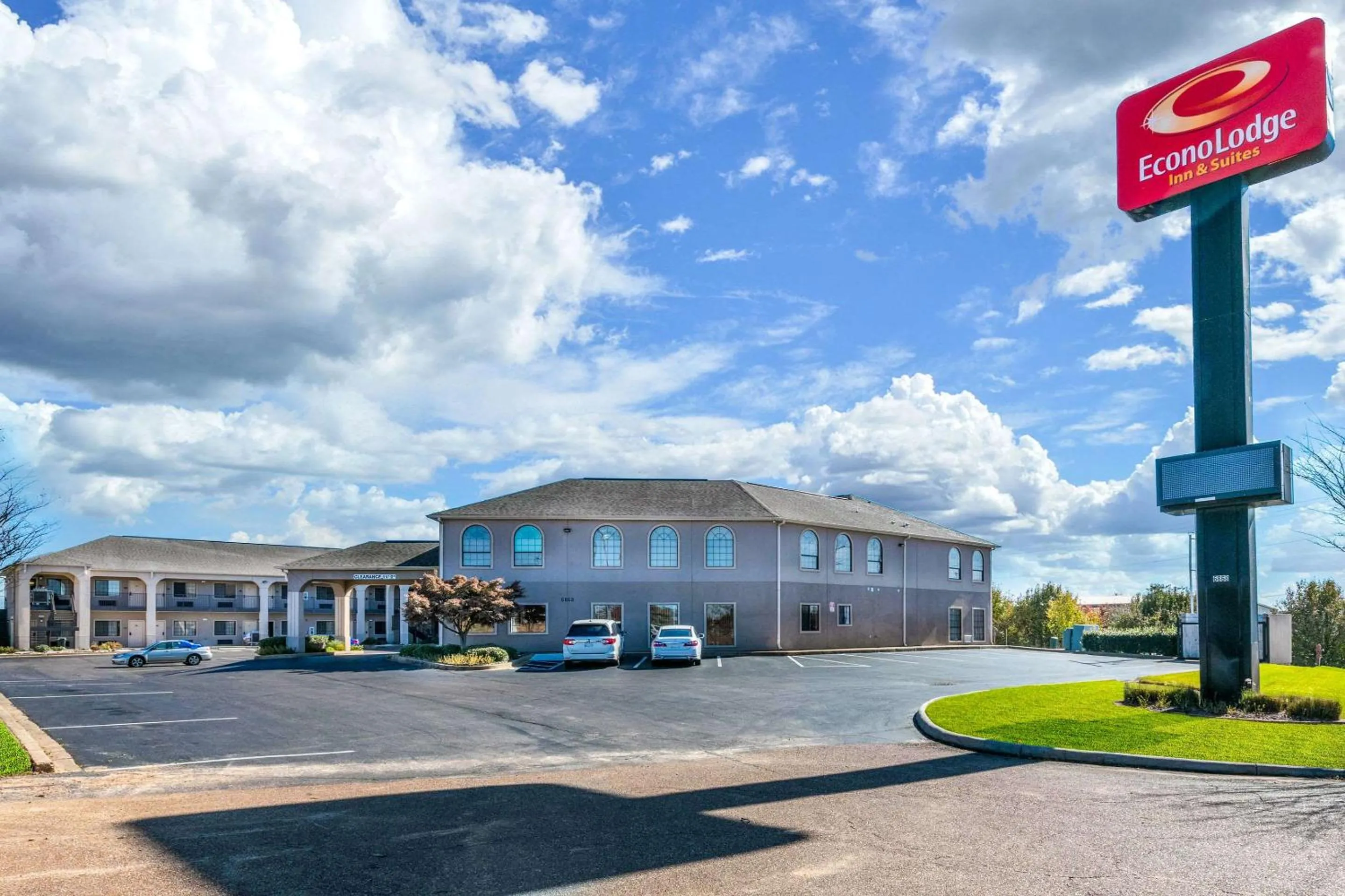 Property building in Econo Lodge Inn & Suites Horn Lake - Southhaven