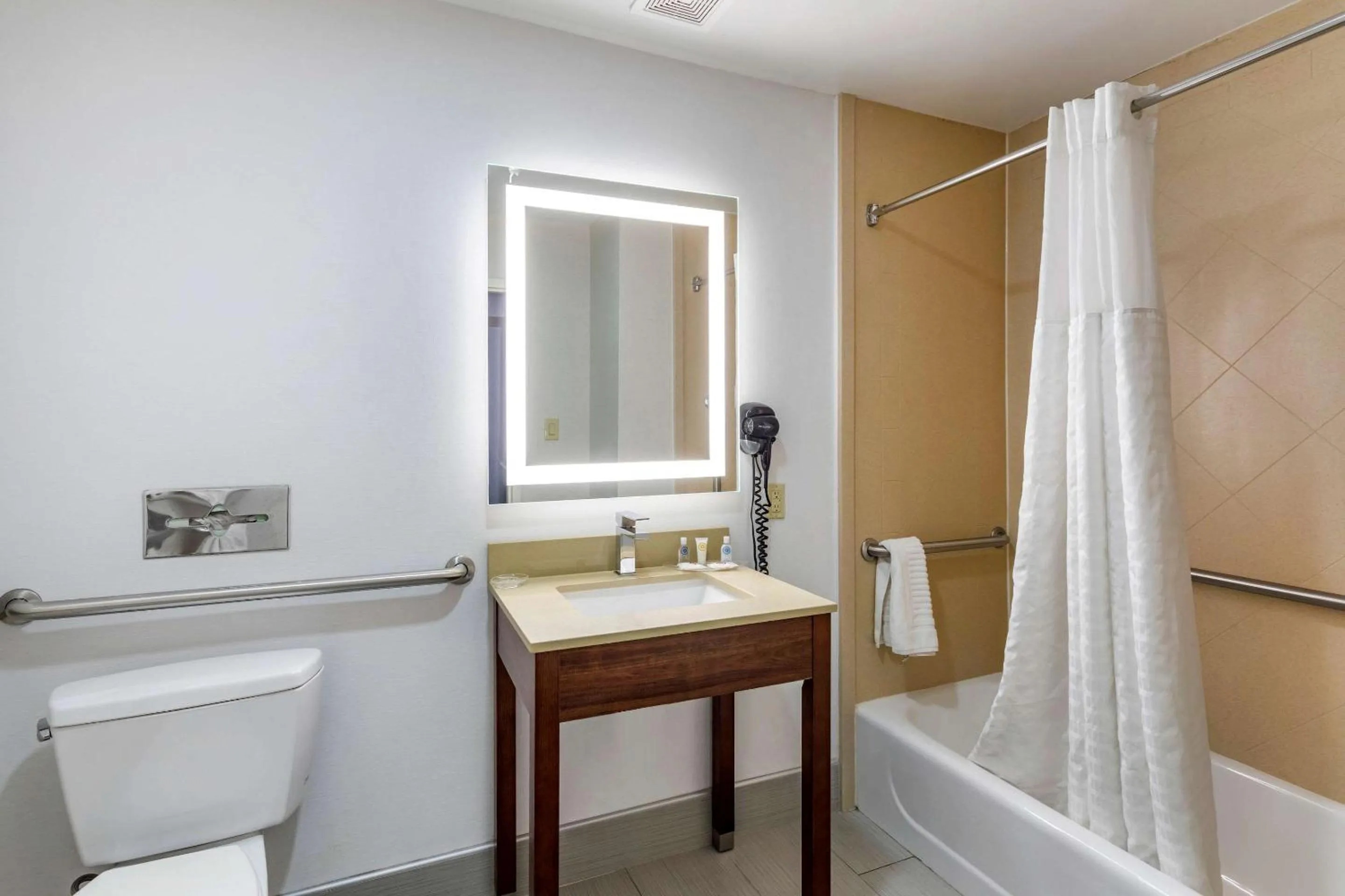 Bedroom in Comfort Suites Olive Branch - Memphis South