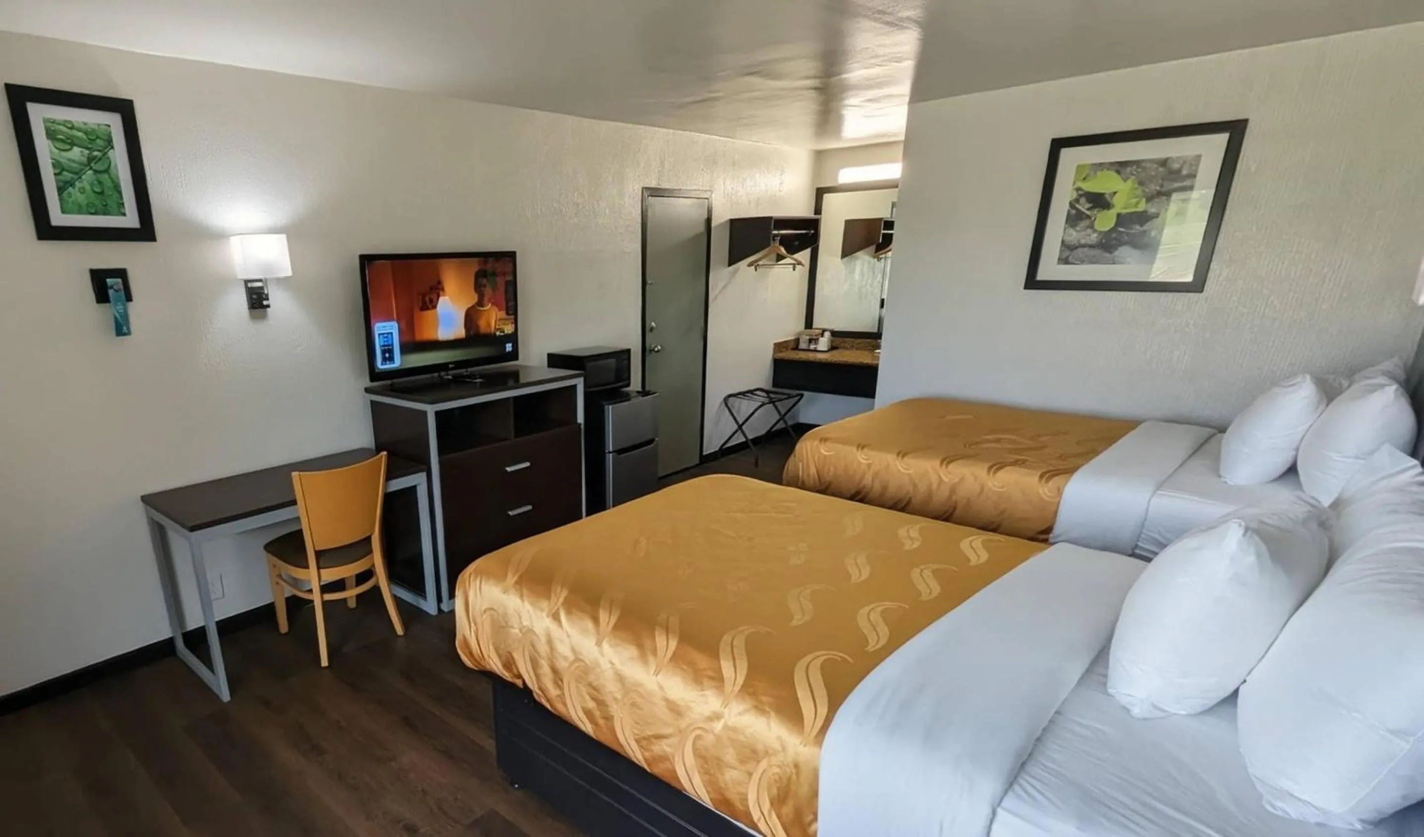 Bedroom, Bed in Quality Inn Moss Point - Pascagoula