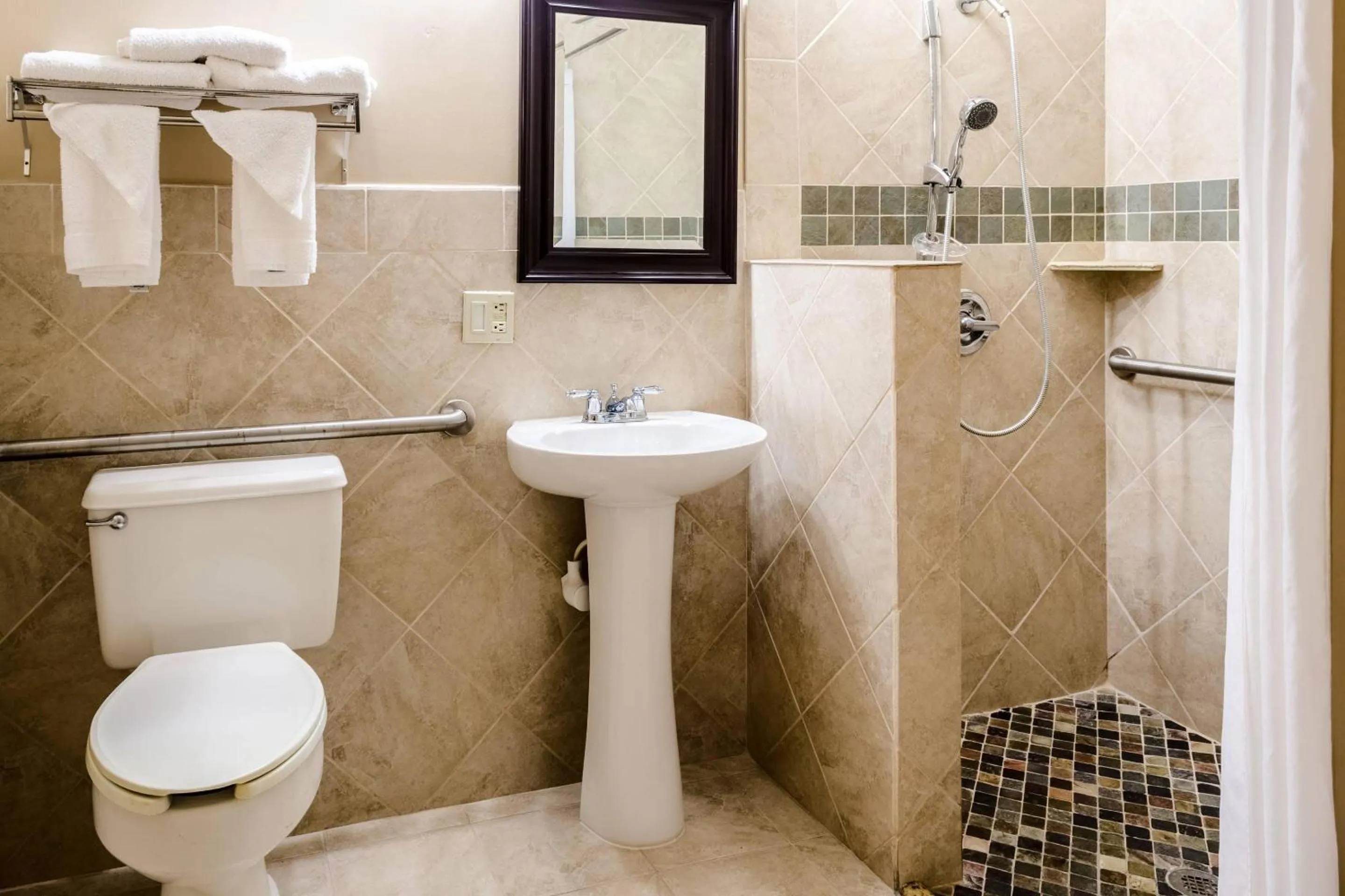 Bedroom in Quality Inn Moss Point - Pascagoula