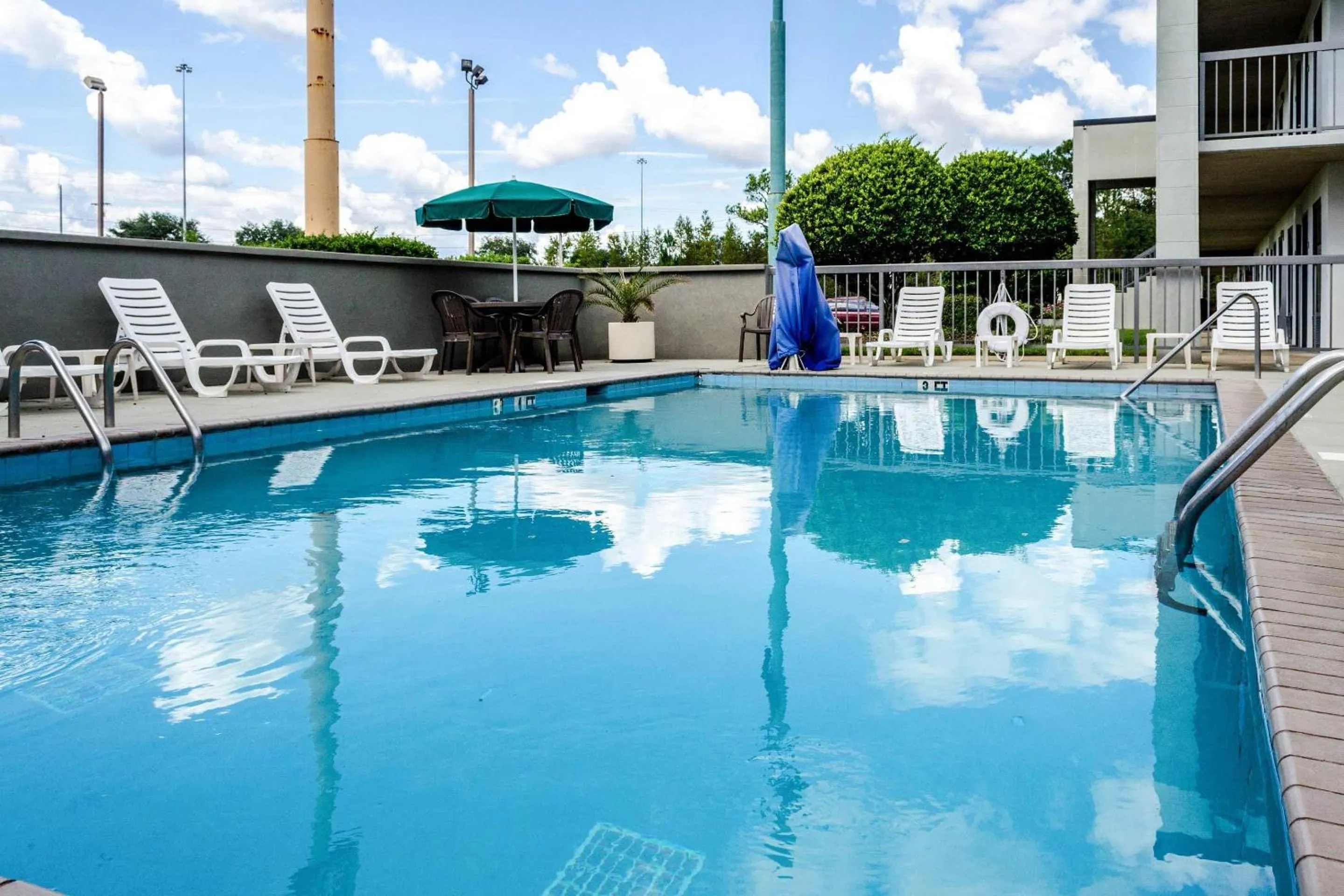 Swimming pool in Quality Inn Moss Point - Pascagoula