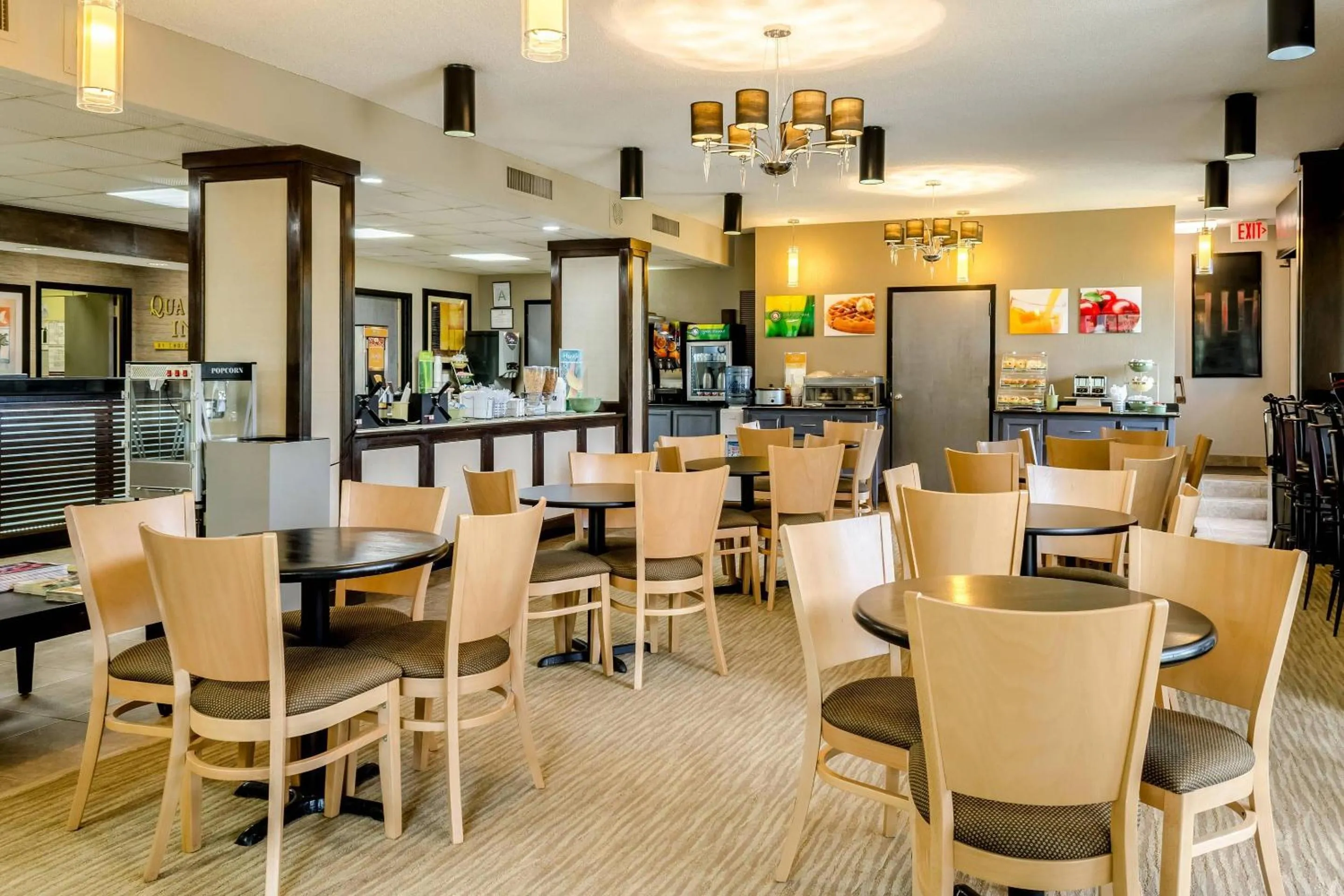 Breakfast in Quality Inn Moss Point - Pascagoula