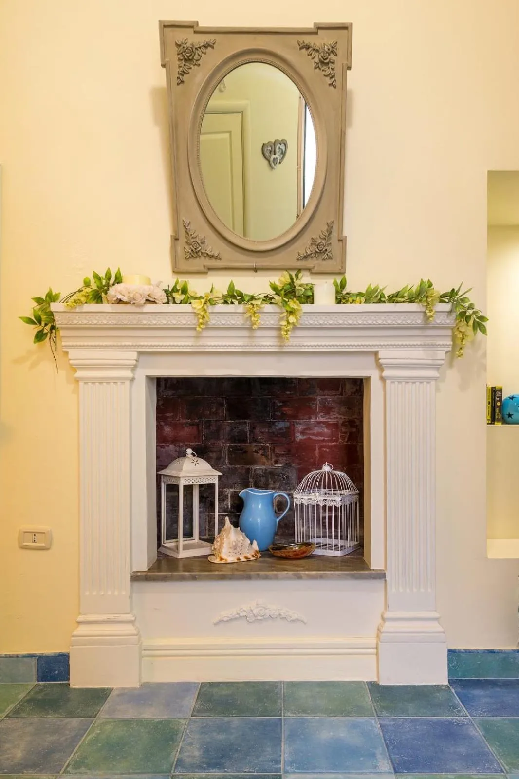 Decorative detail in Palazzo Tre Cardi