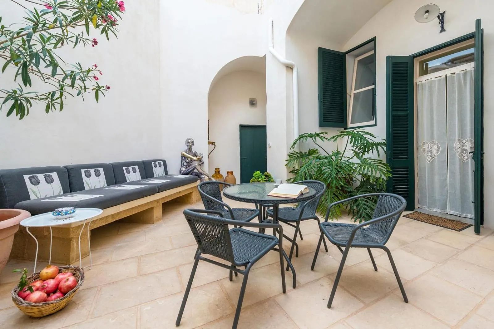 Patio in Palazzo Tre Cardi