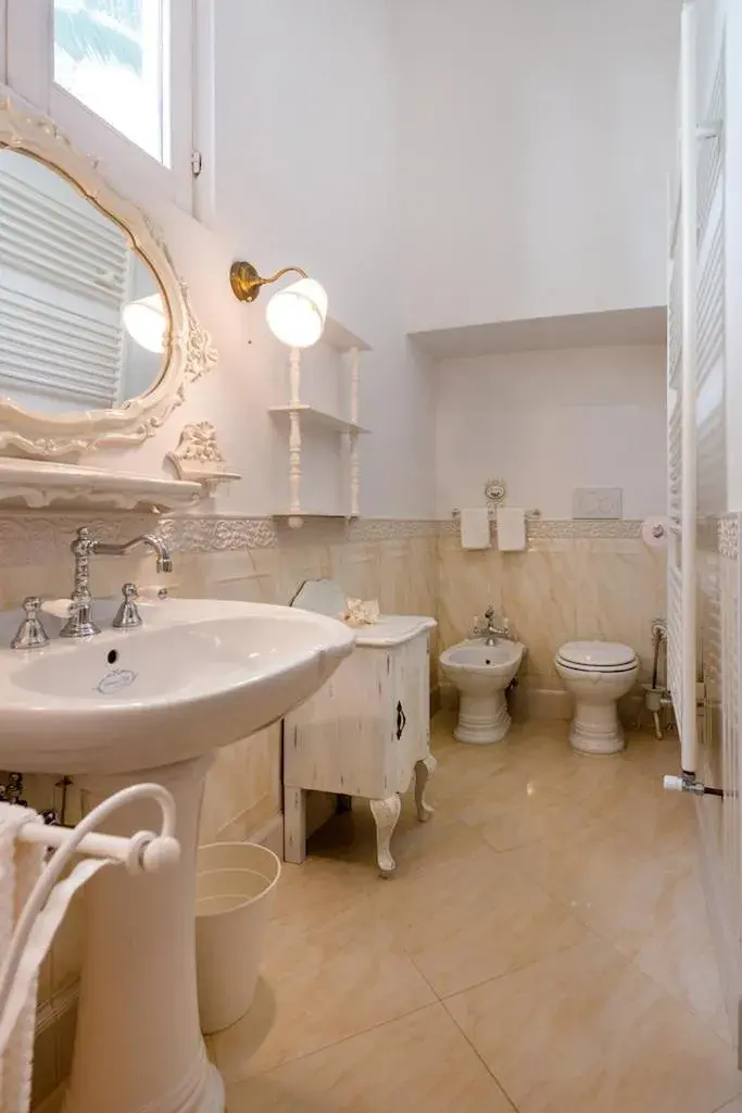 King Room in Palazzo Tre Cardi King Room in Palazzo Tre Cardi