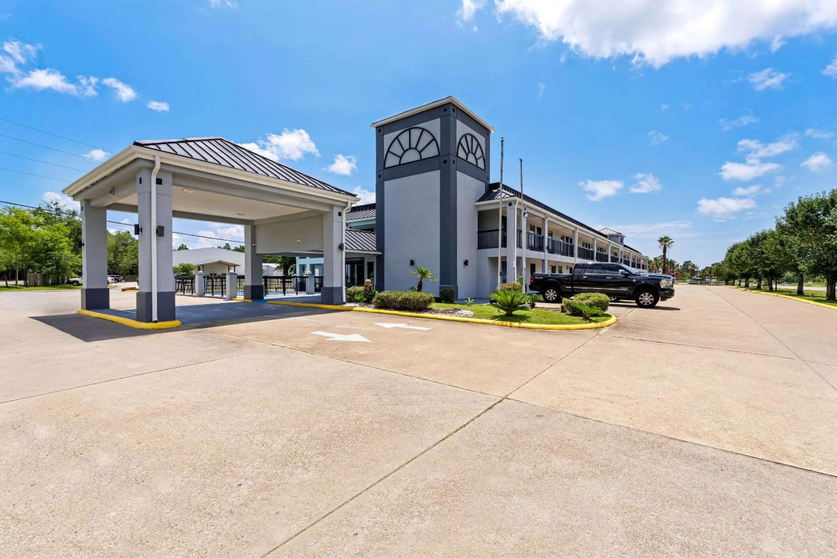 Property building in Econo Lodge Inn & Suites Ocean Springs - Biloxi