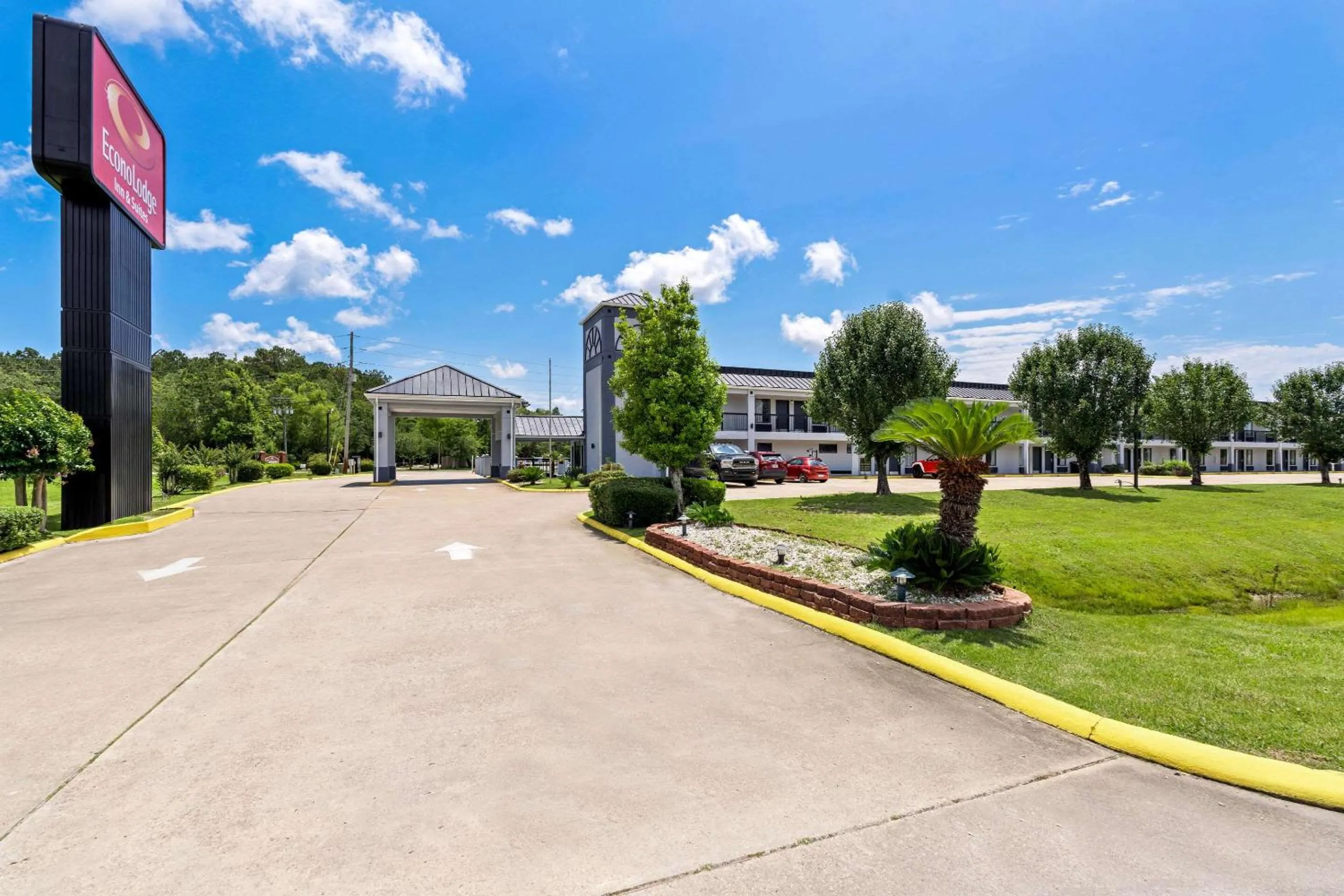 Property building in Econo Lodge Inn & Suites Ocean Springs - Biloxi