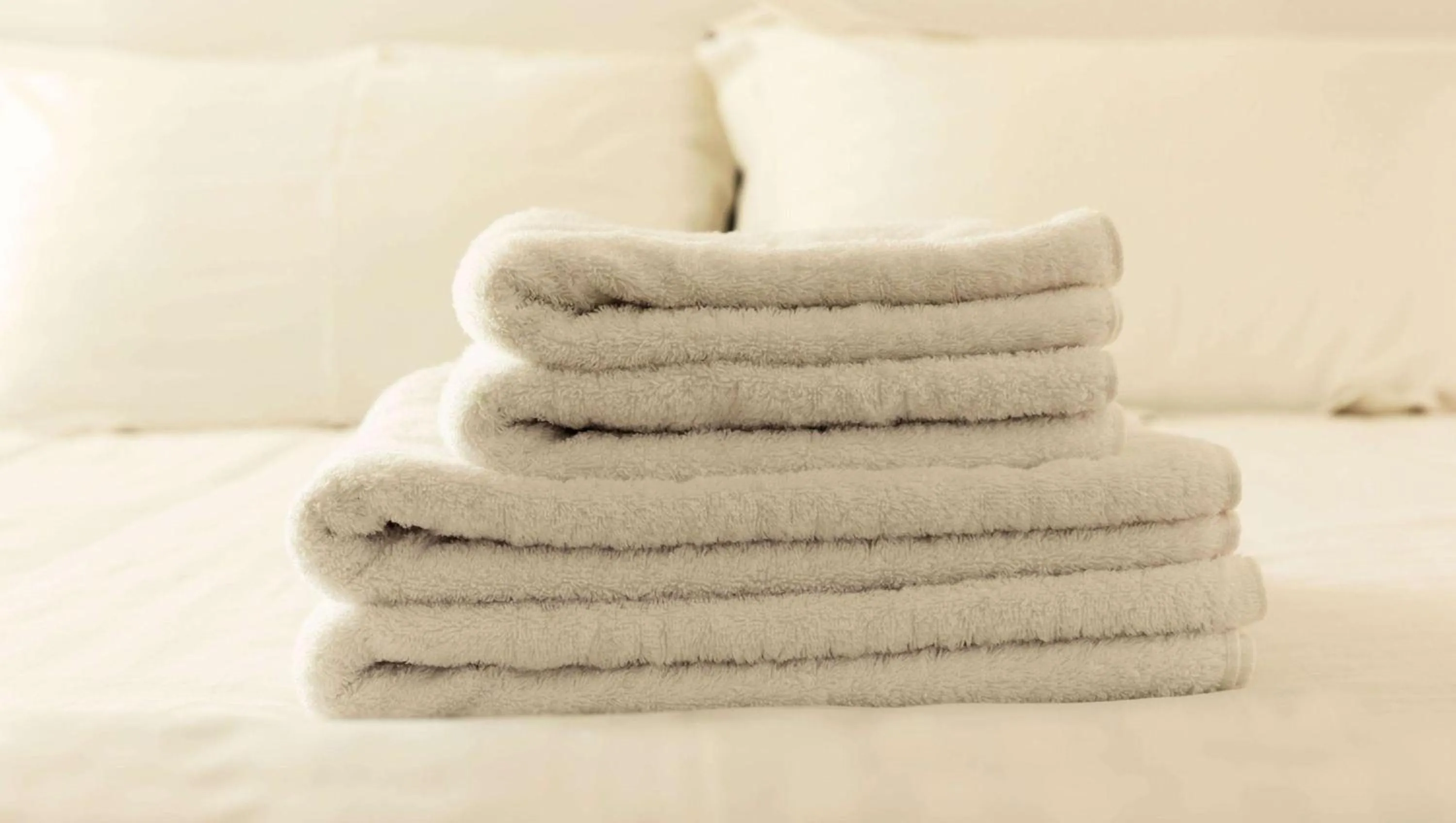 Photo of the whole room, Bed in Econo Lodge Inn & Suites Ocean Springs - Biloxi