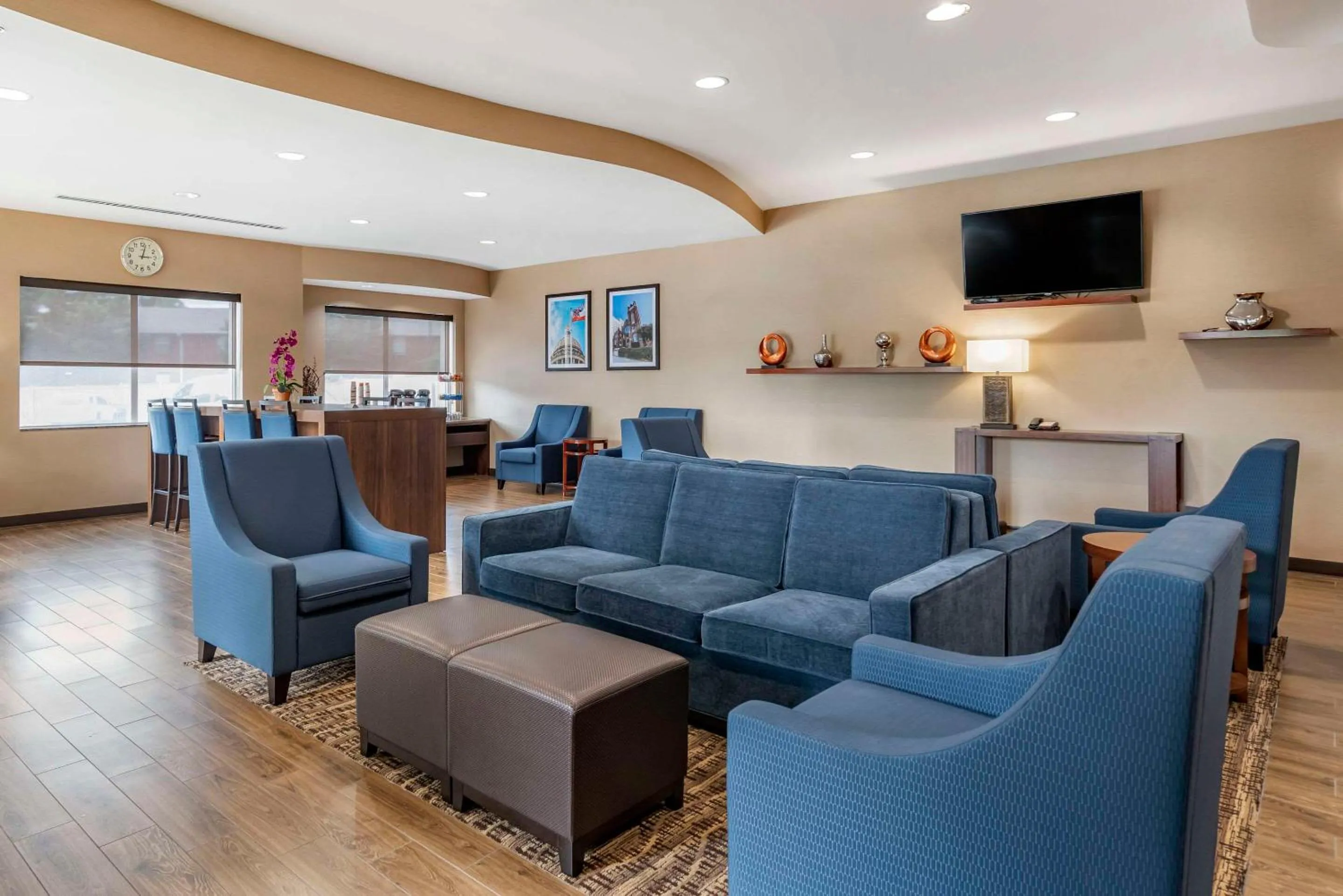 Lobby or reception in Comfort Suites Flowood - Jackson Airport