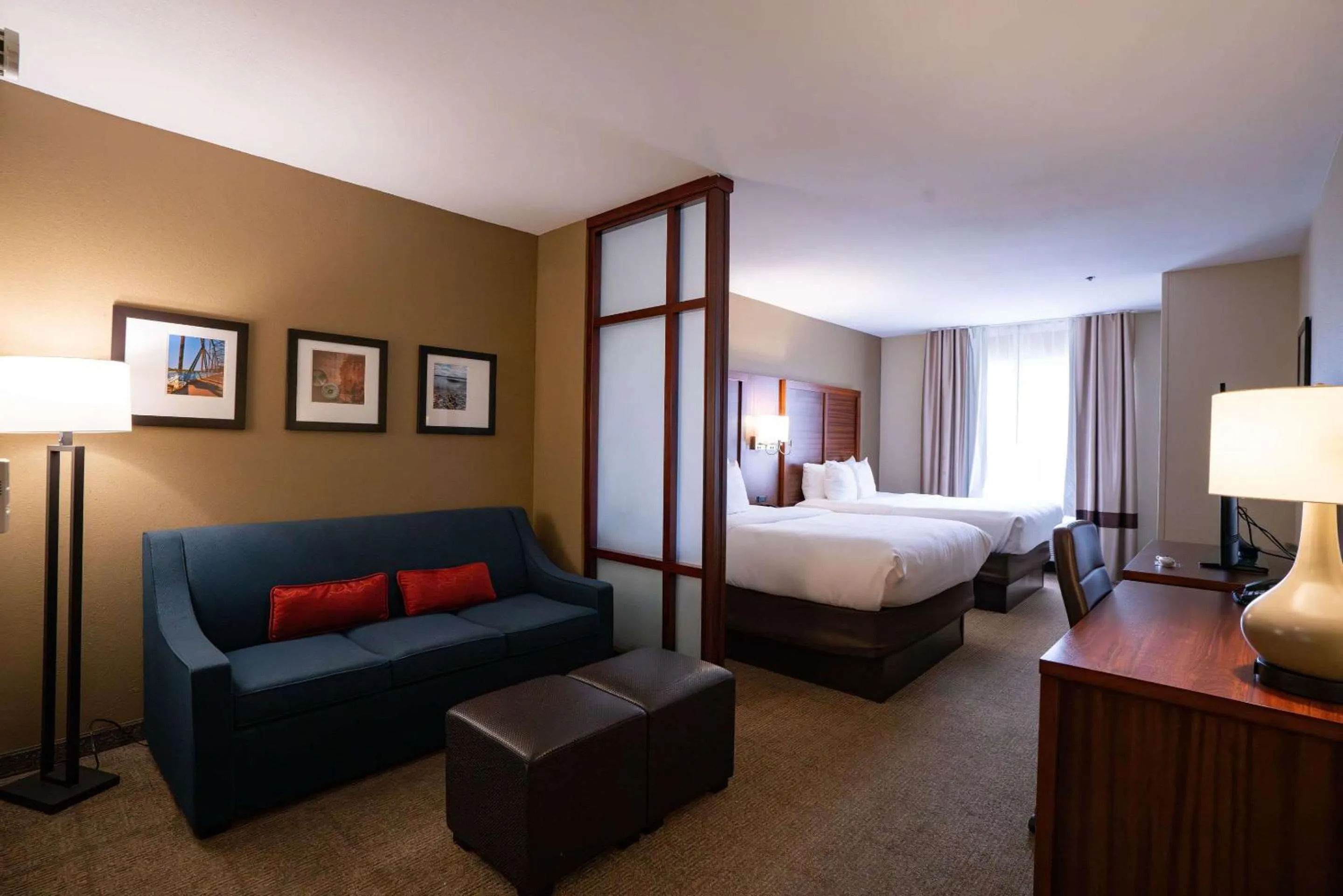 Bedroom in Comfort Suites Flowood - Jackson Airport