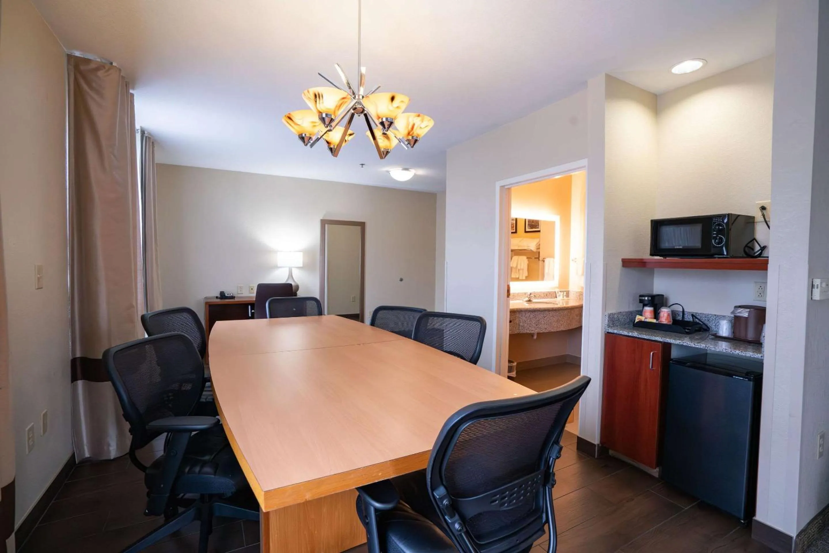 Bedroom in Comfort Suites Flowood - Jackson Airport