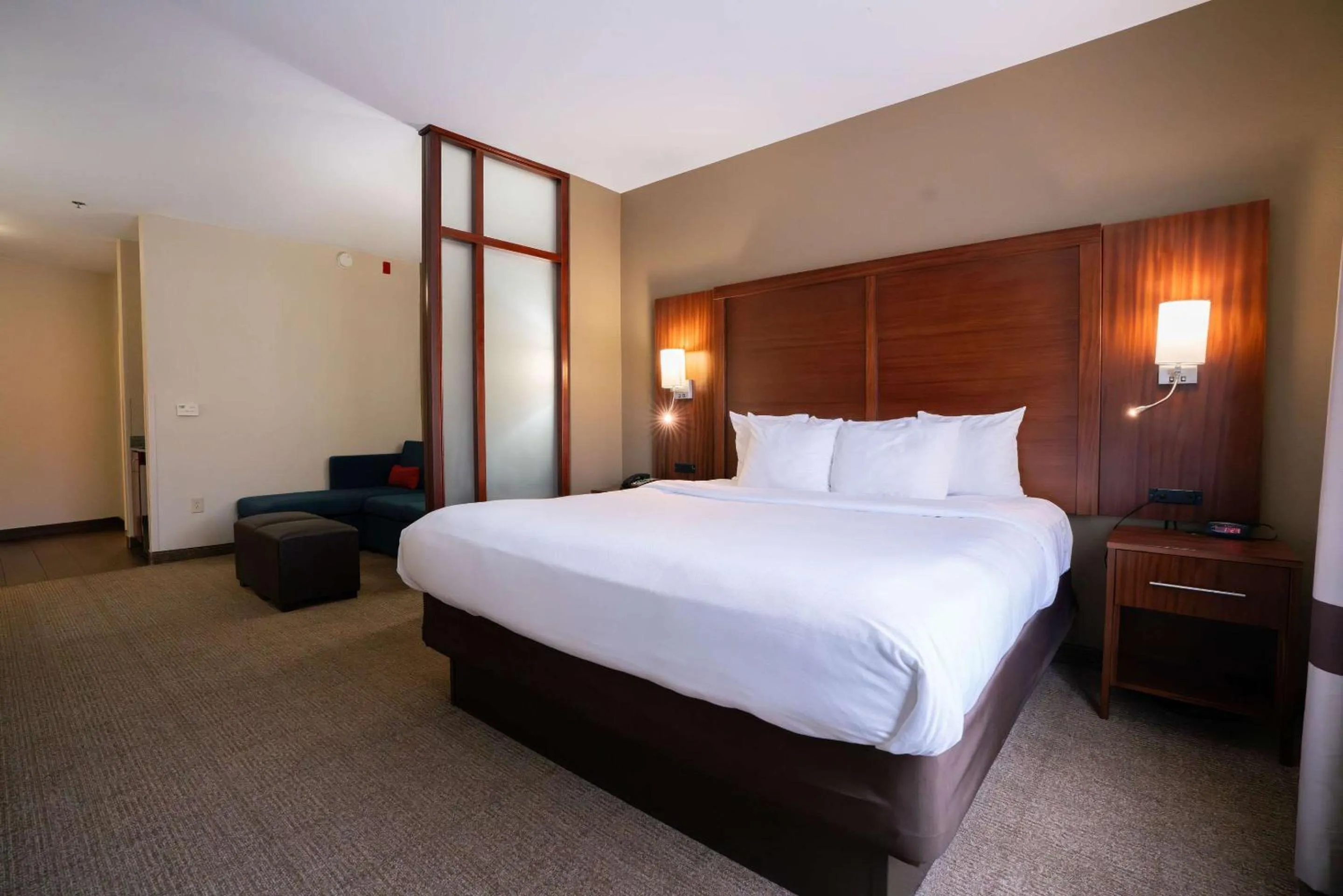 Bedroom in Comfort Suites Flowood - Jackson Airport