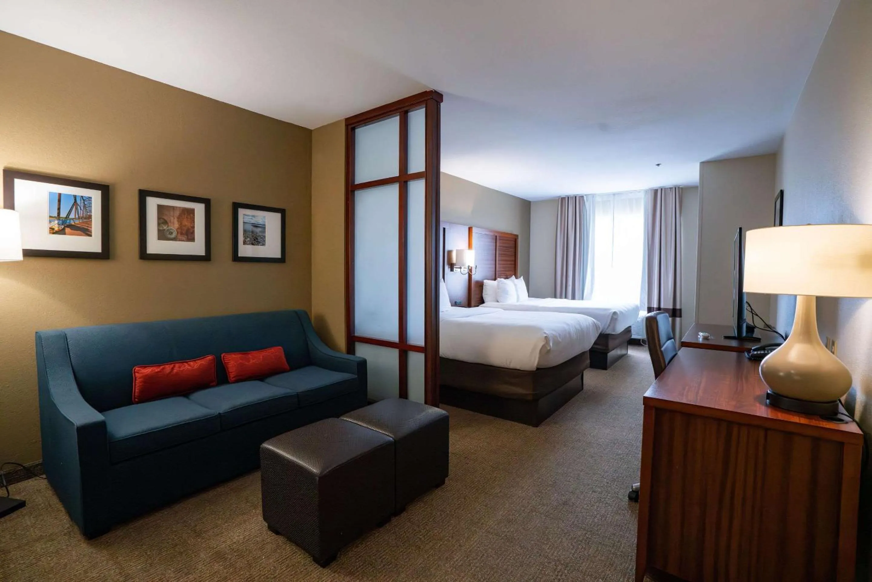 Bedroom in Comfort Suites Flowood - Jackson Airport