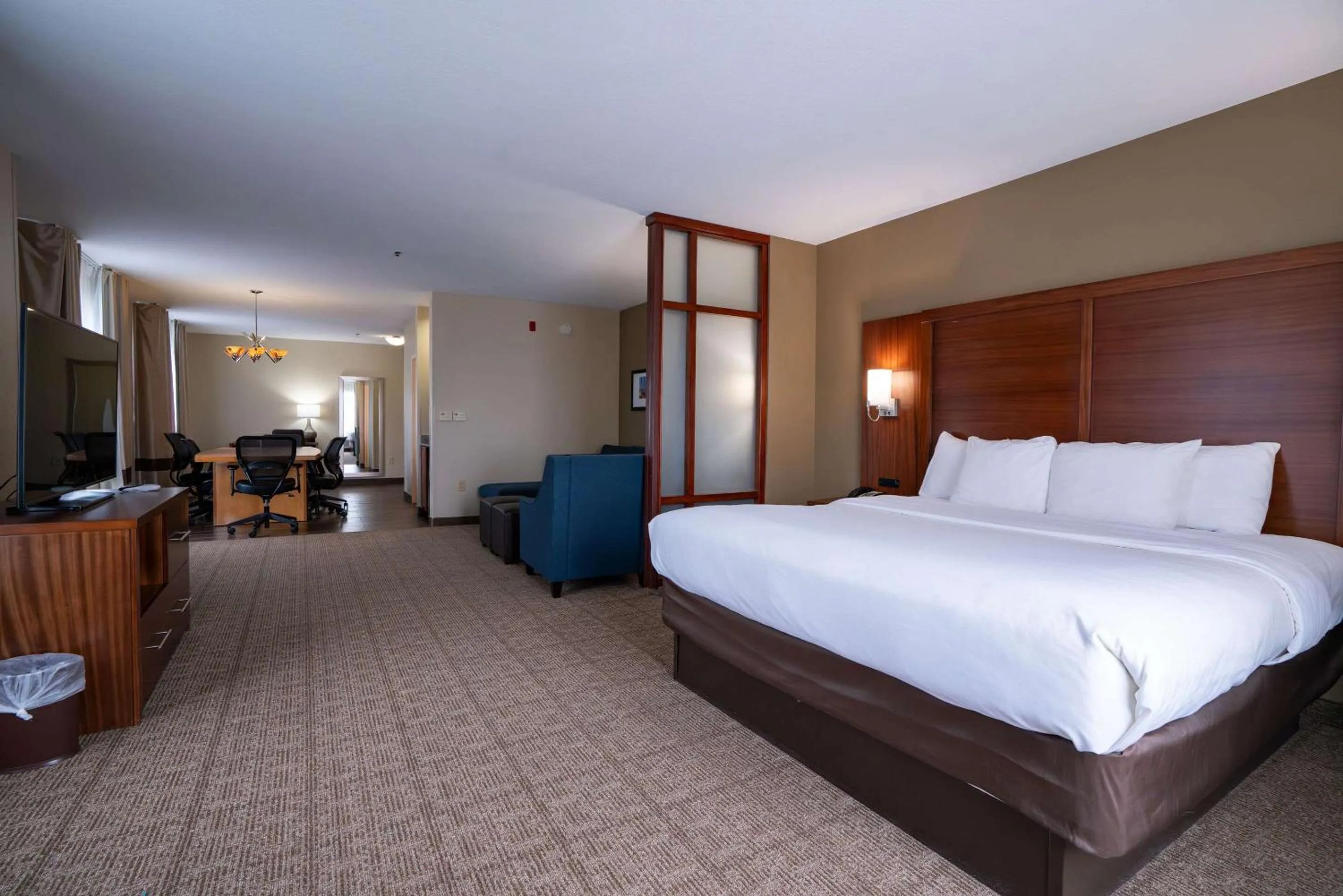 Bedroom in Comfort Suites Flowood - Jackson Airport