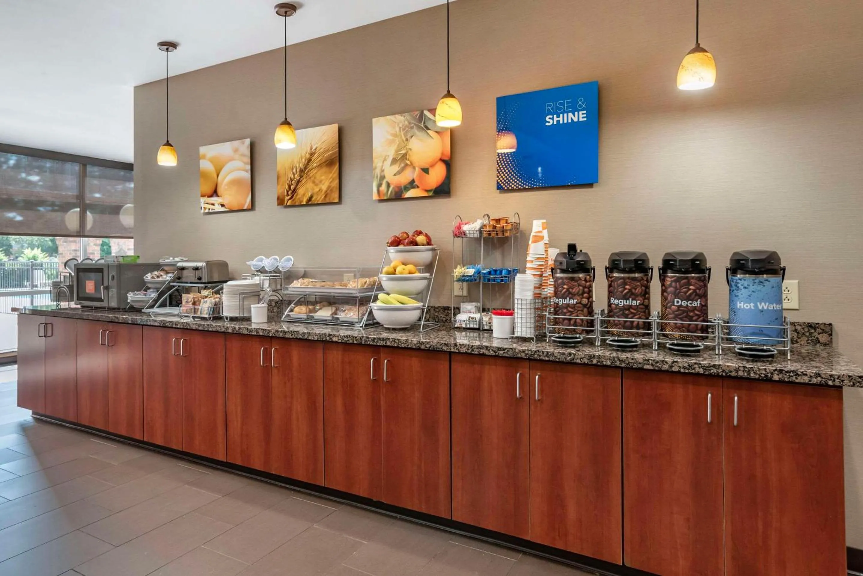 Breakfast in Comfort Suites Flowood - Jackson Airport