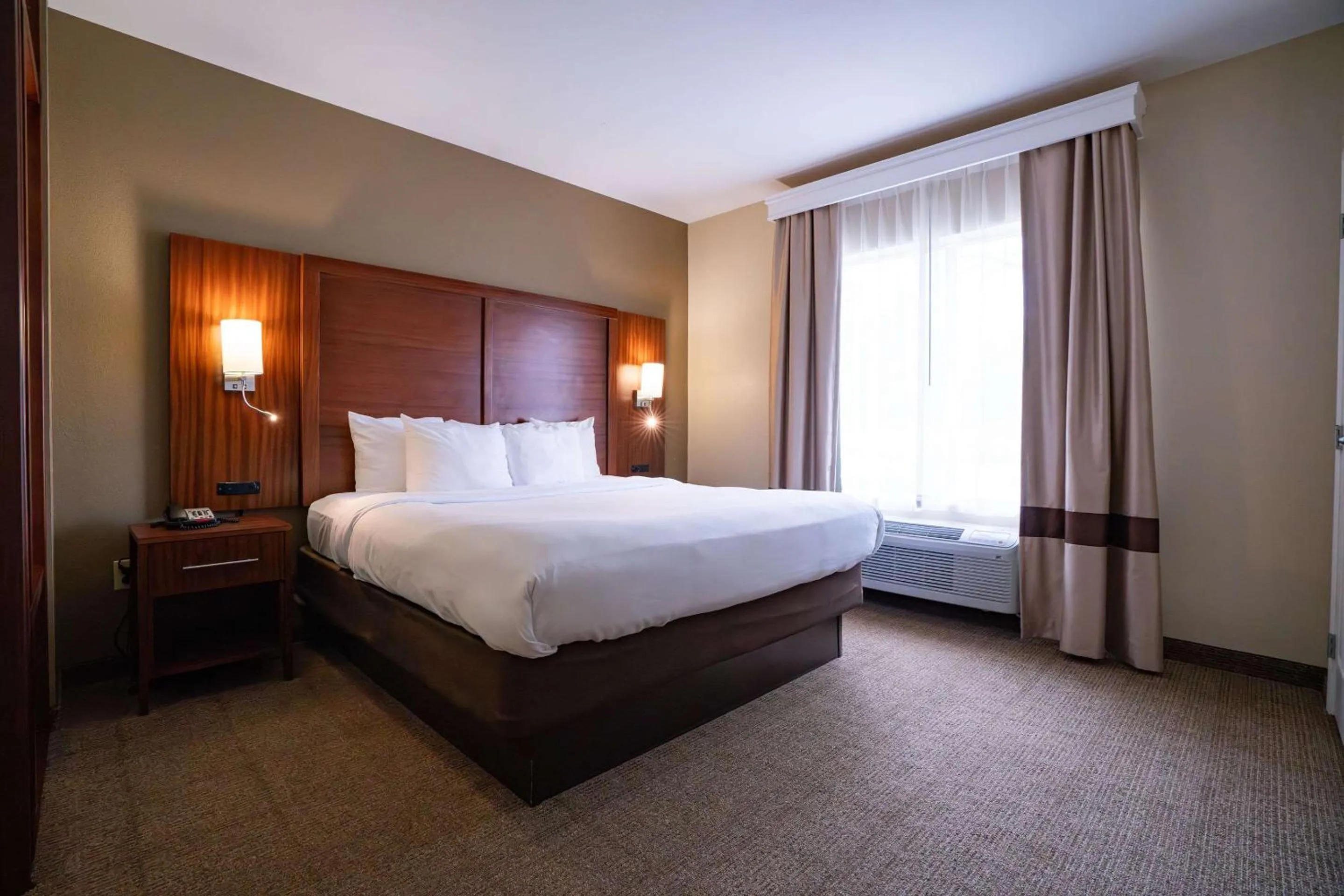 Bedroom in Comfort Suites Flowood - Jackson Airport