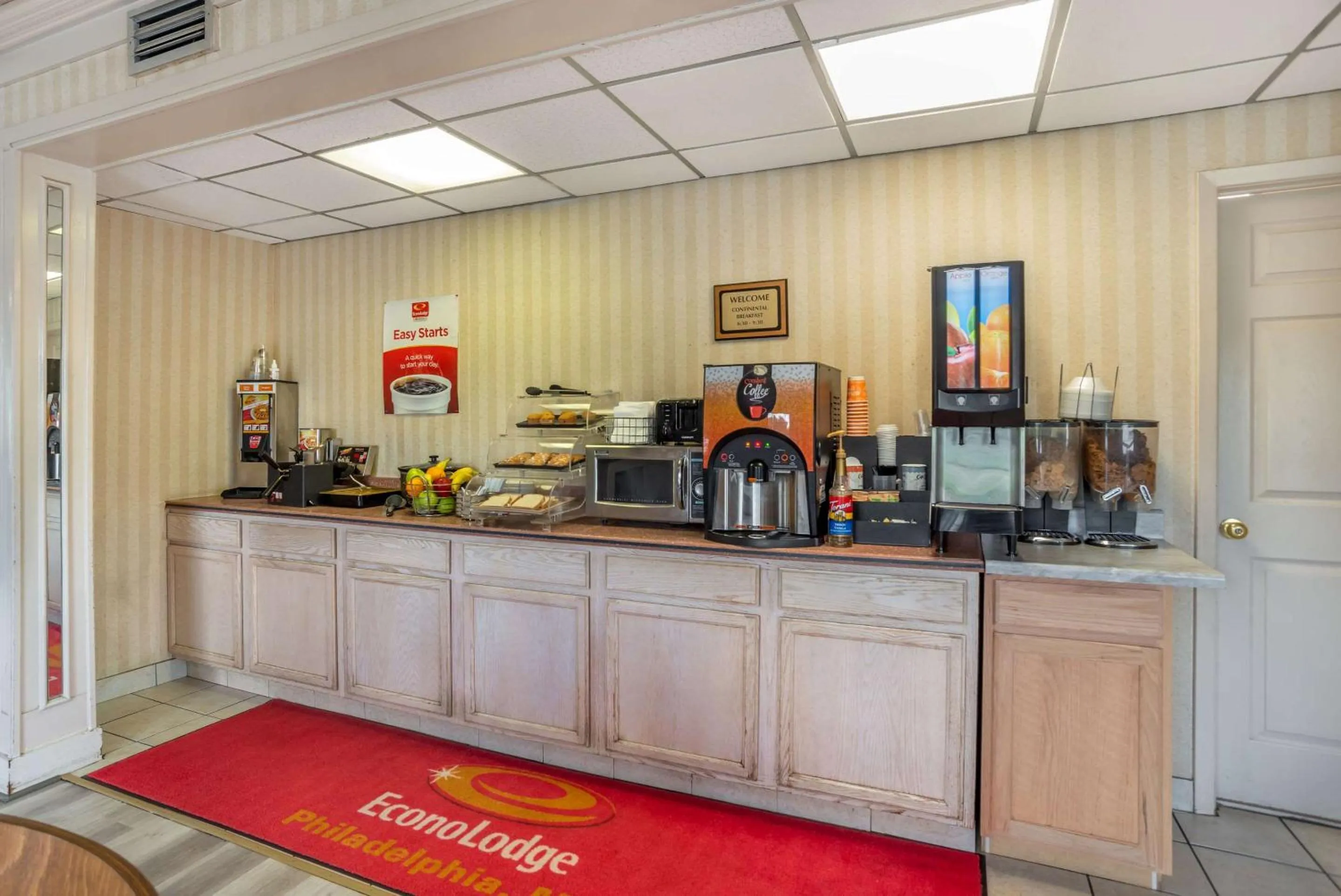 Breakfast in Econo Lodge Inn & Suites Philadelphia MS