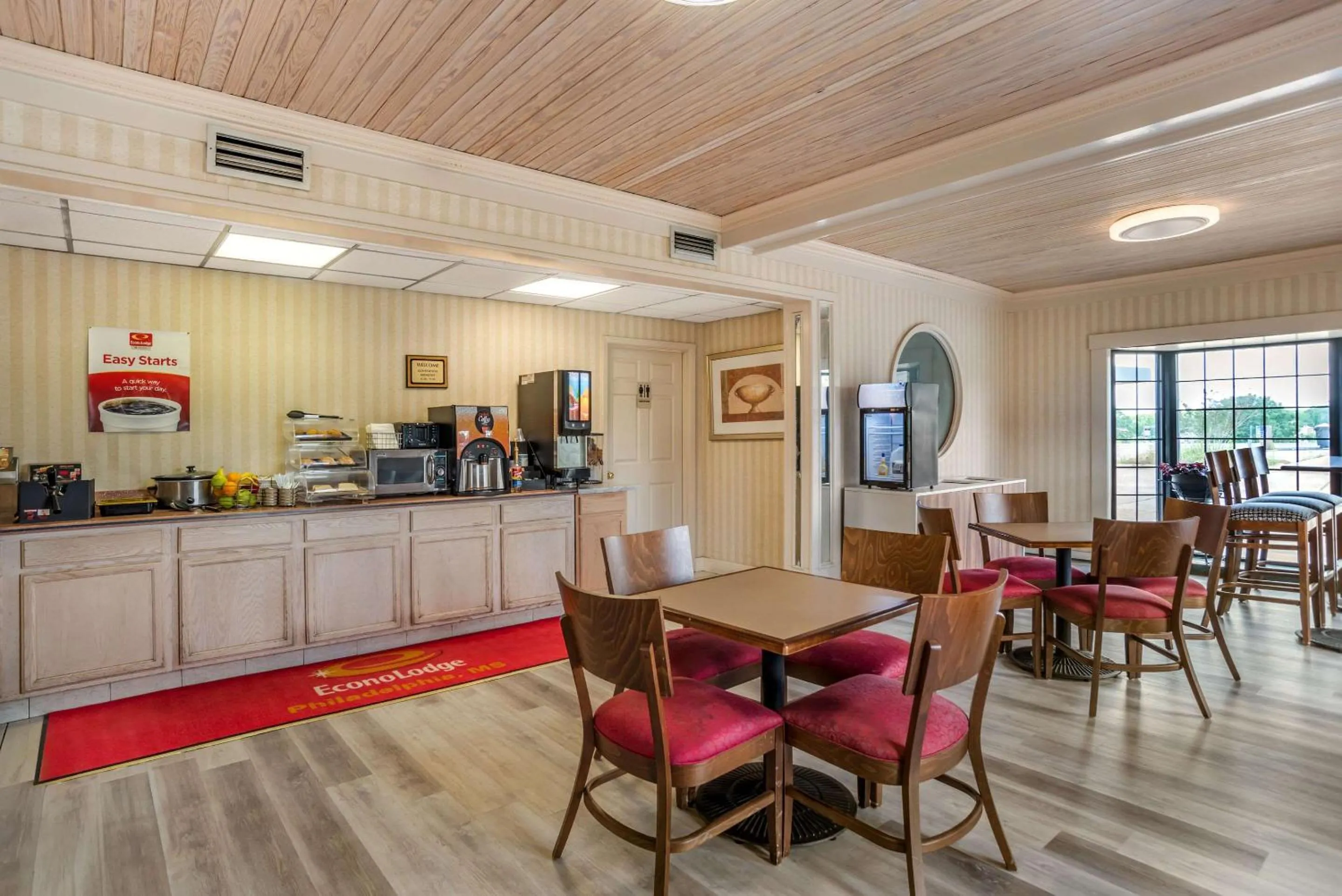 Breakfast in Econo Lodge Inn & Suites Philadelphia MS