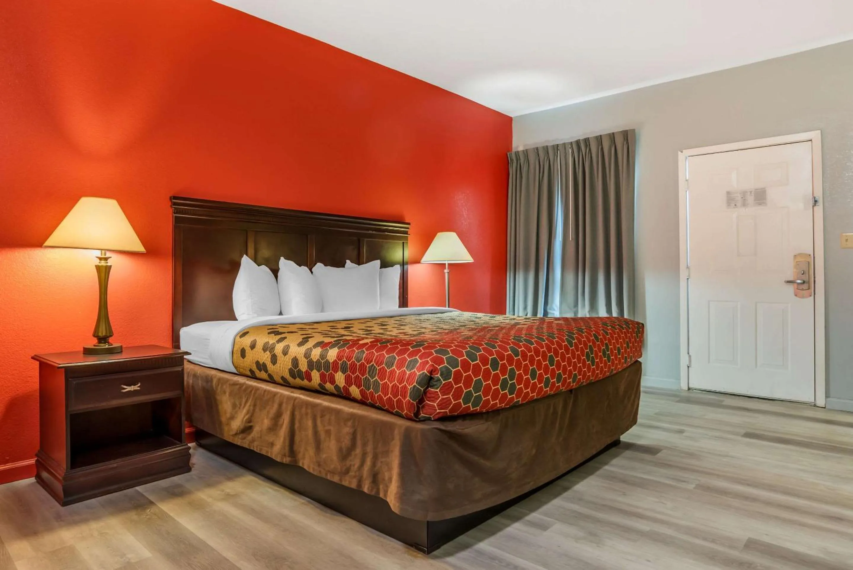 Bedroom, Bed in Econo Lodge Inn & Suites Philadelphia MS