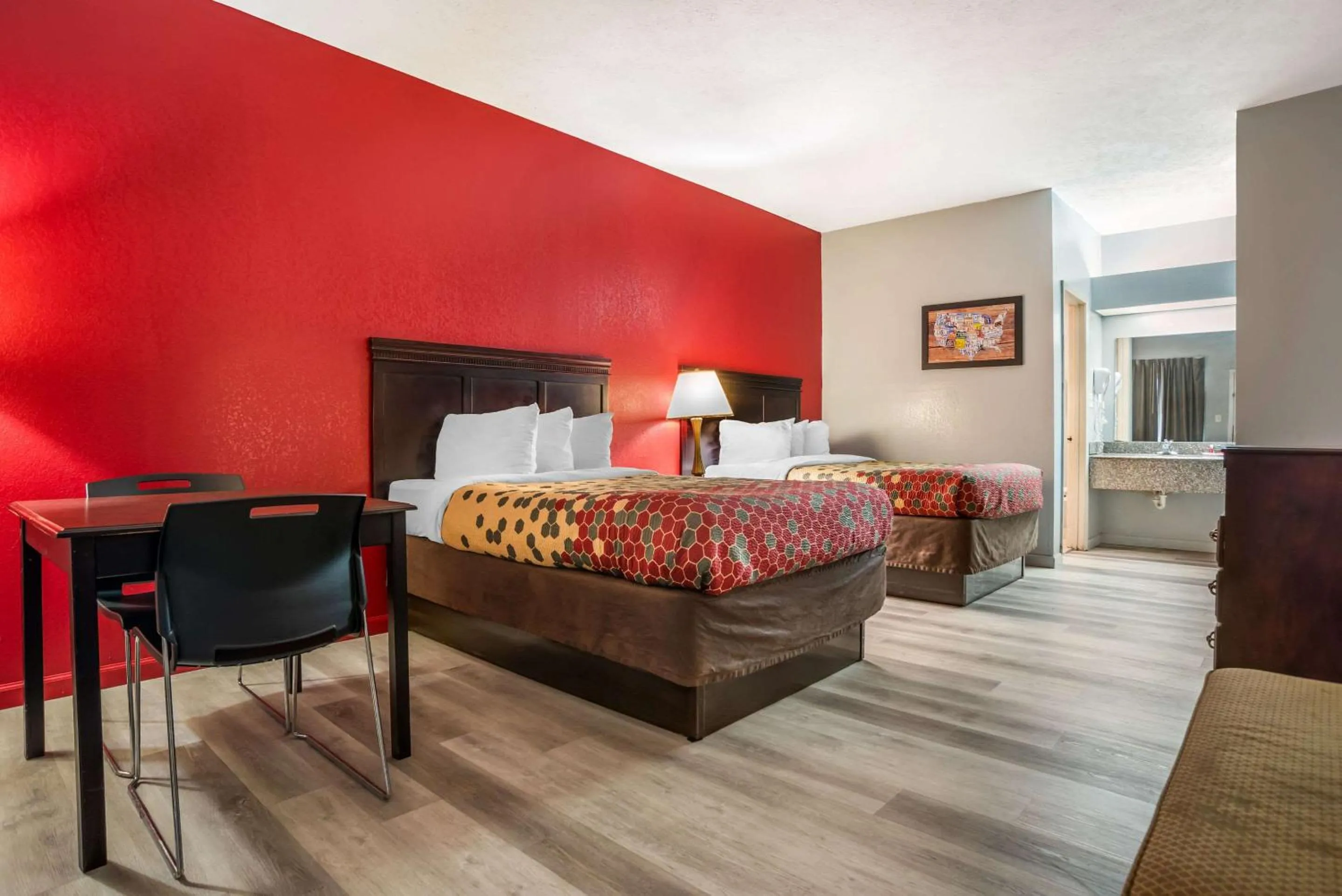 Bedroom, Bed in Econo Lodge Inn & Suites Philadelphia MS