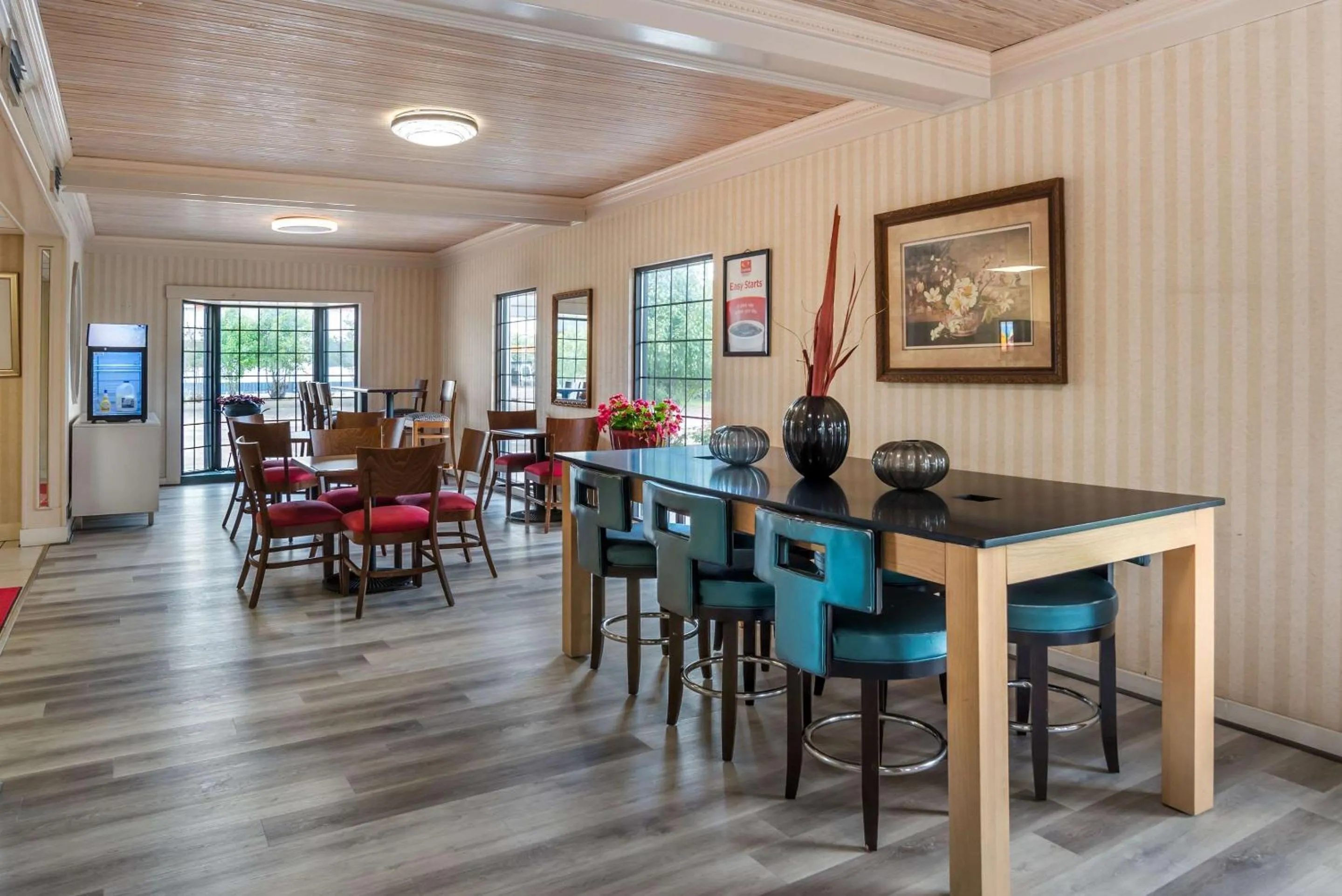 Breakfast in Econo Lodge Inn & Suites Philadelphia MS