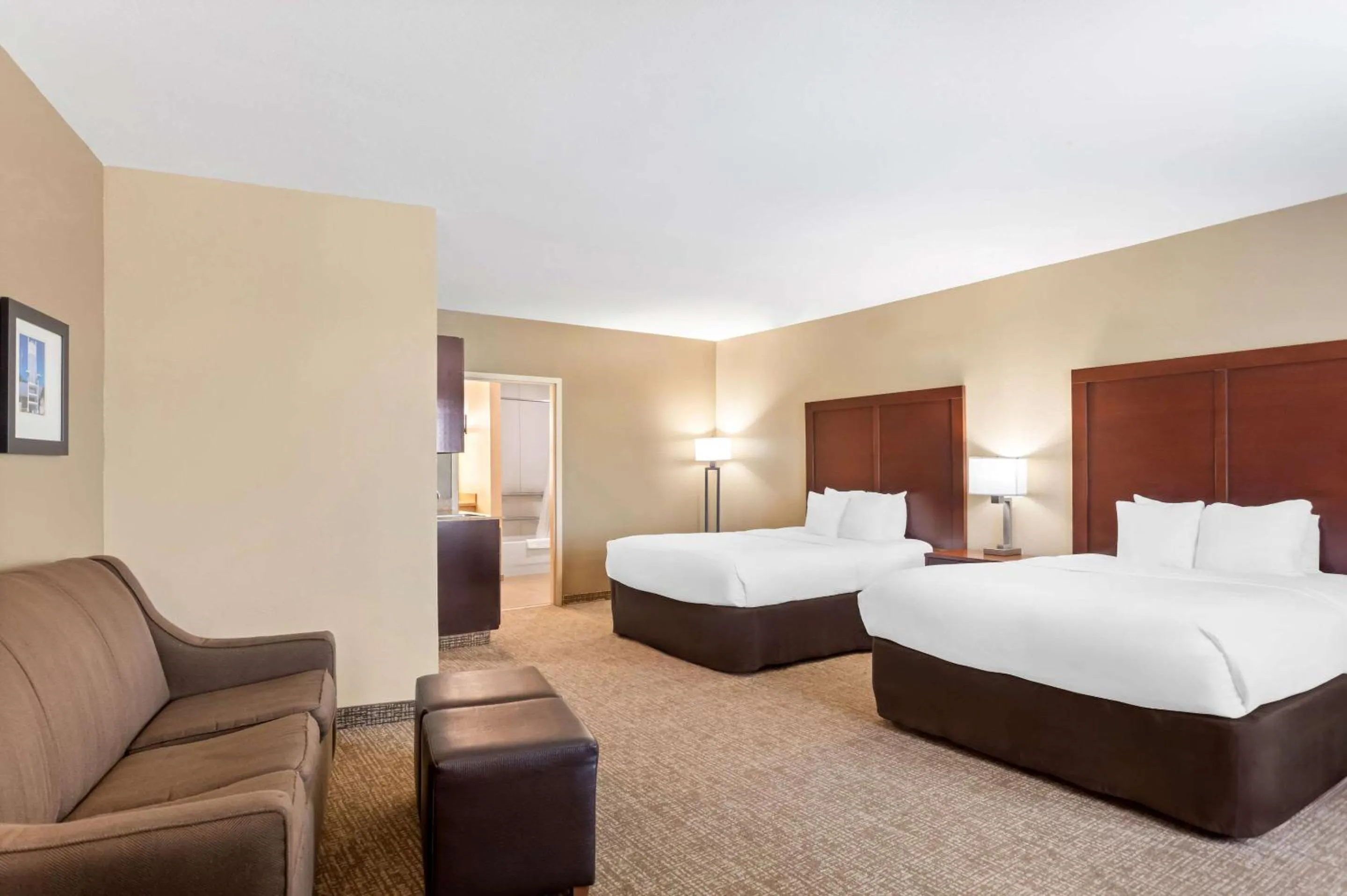 Bedroom, Bed in Comfort Suites