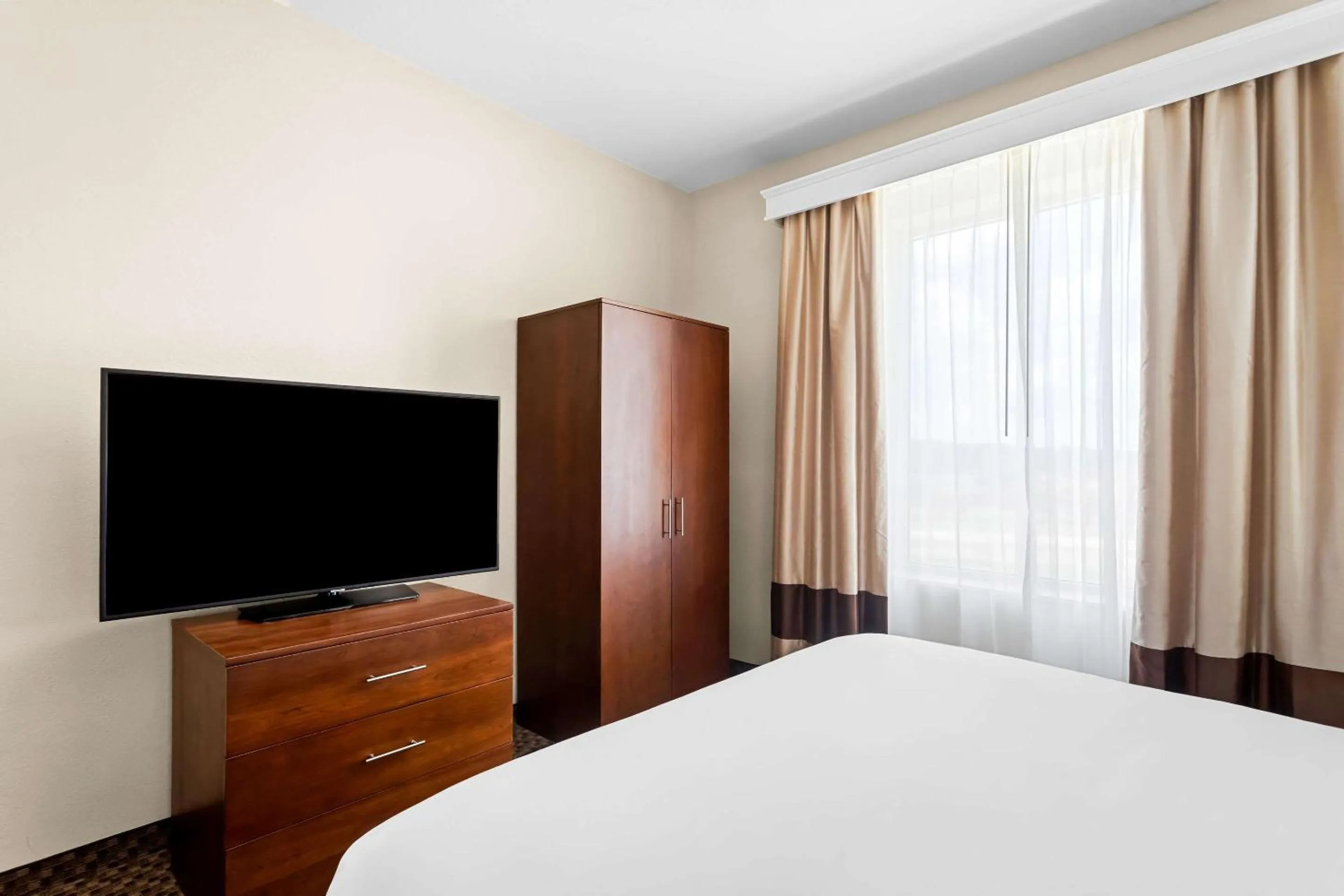 Bedroom, Bed in Comfort Inn & Suites Grenada