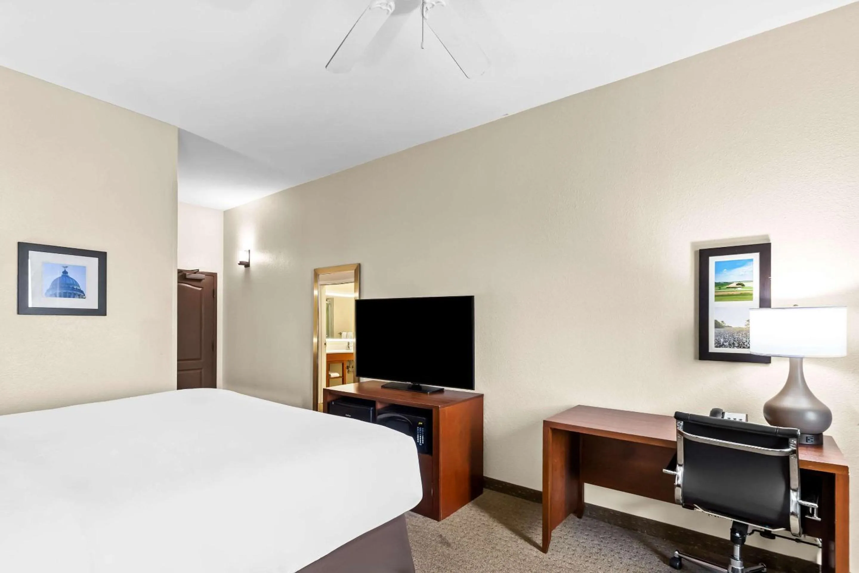 Bedroom, Bed in Comfort Inn & Suites Grenada