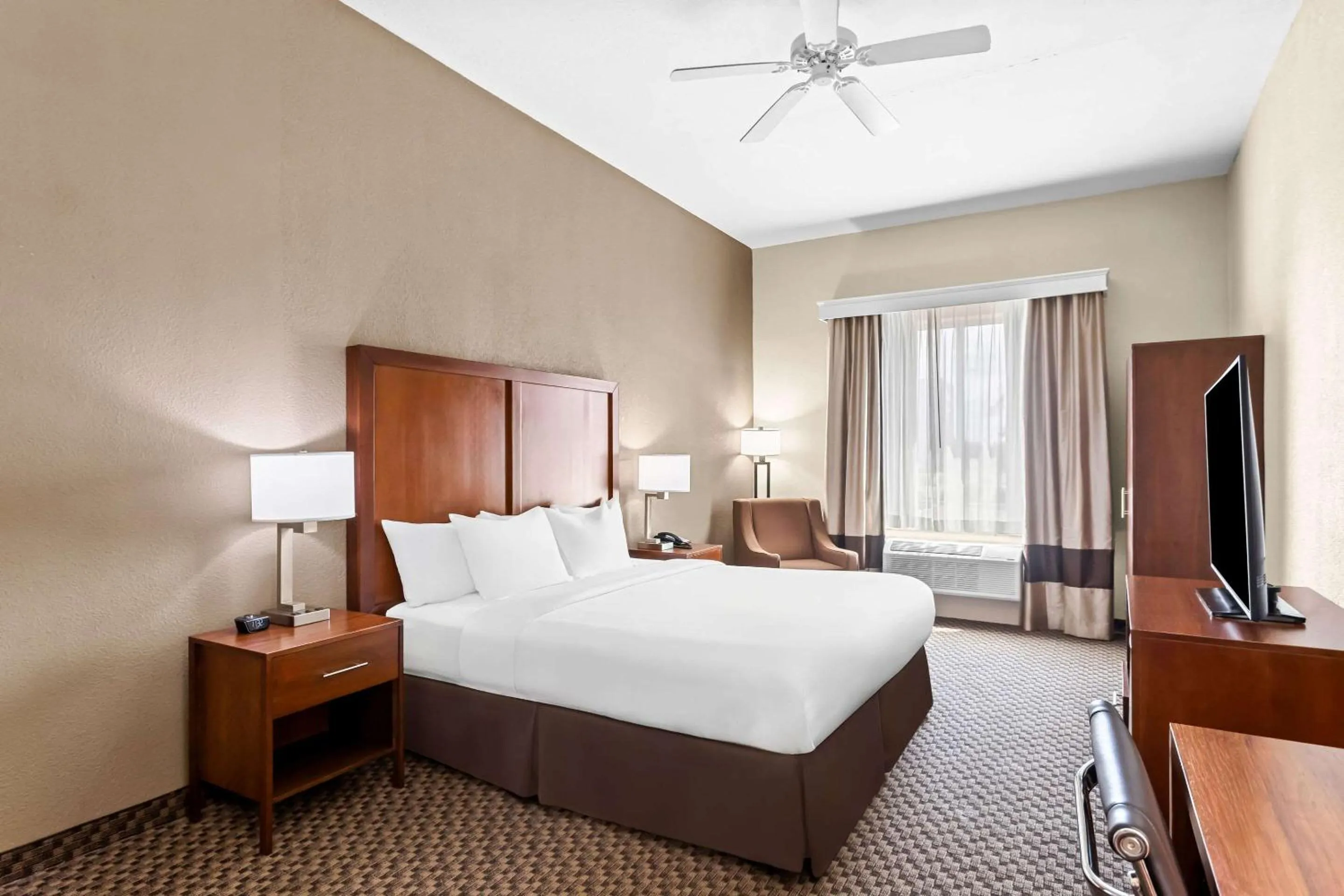 Bedroom, Bed in Comfort Inn & Suites Grenada