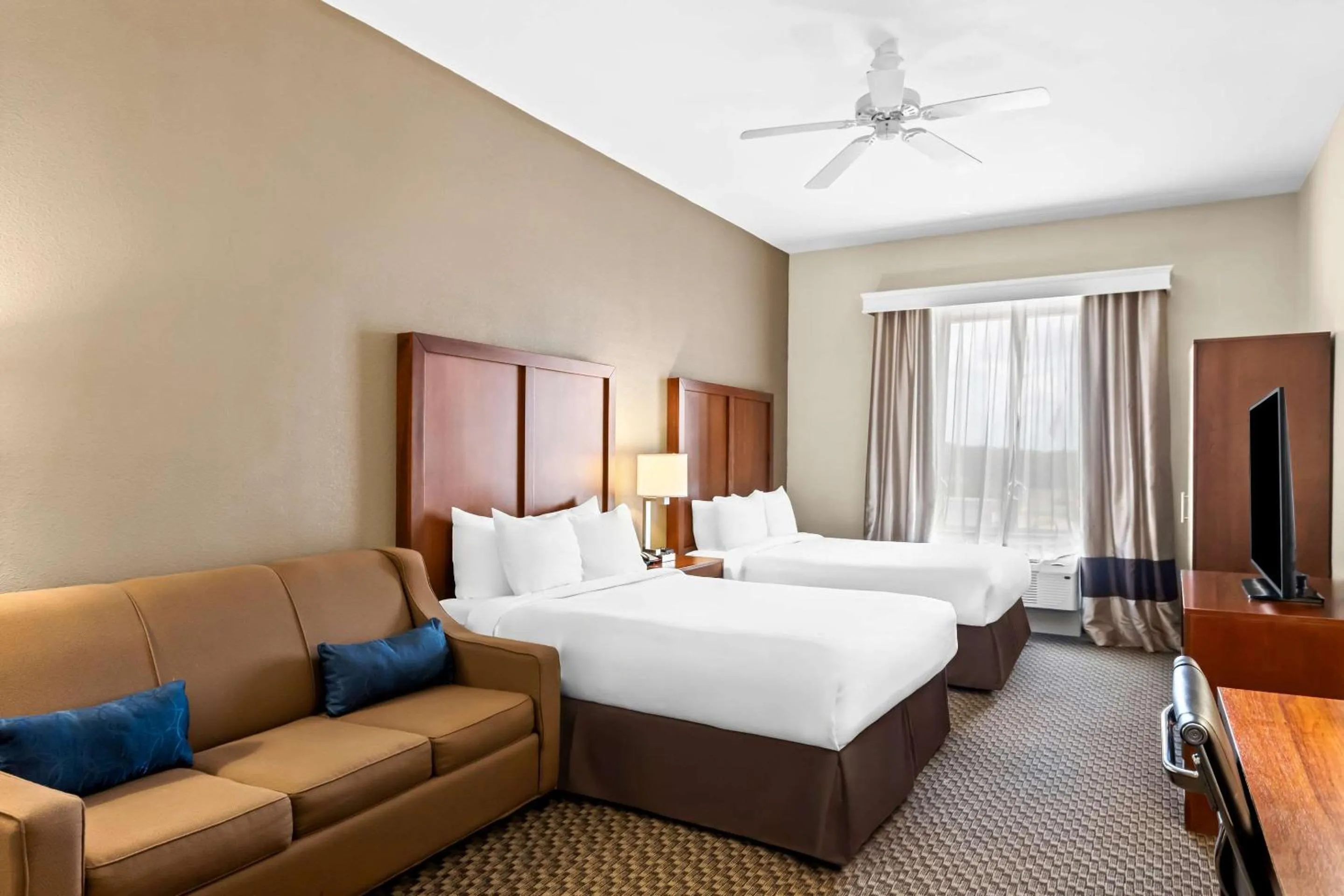 Bedroom, Bed in Comfort Inn & Suites Grenada