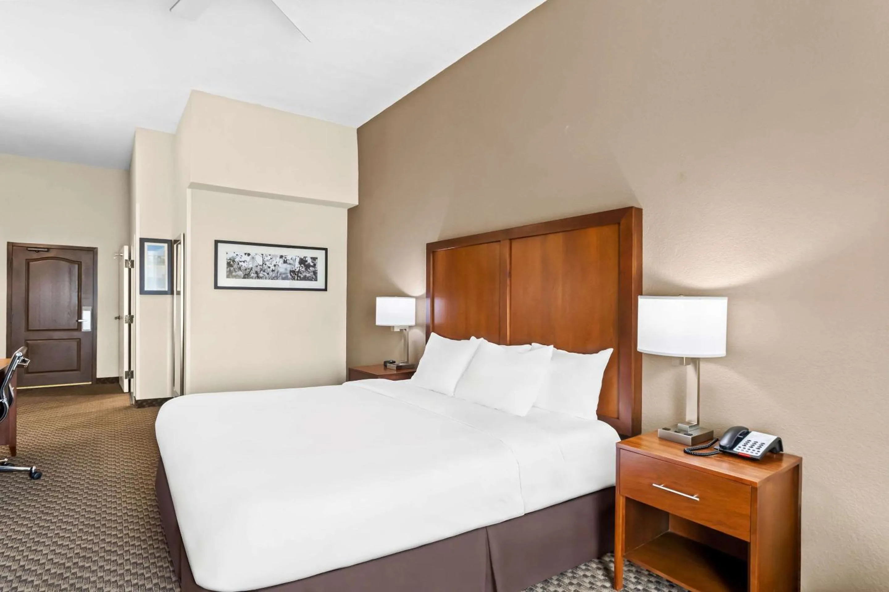 Bedroom, Bed in Comfort Inn & Suites Grenada