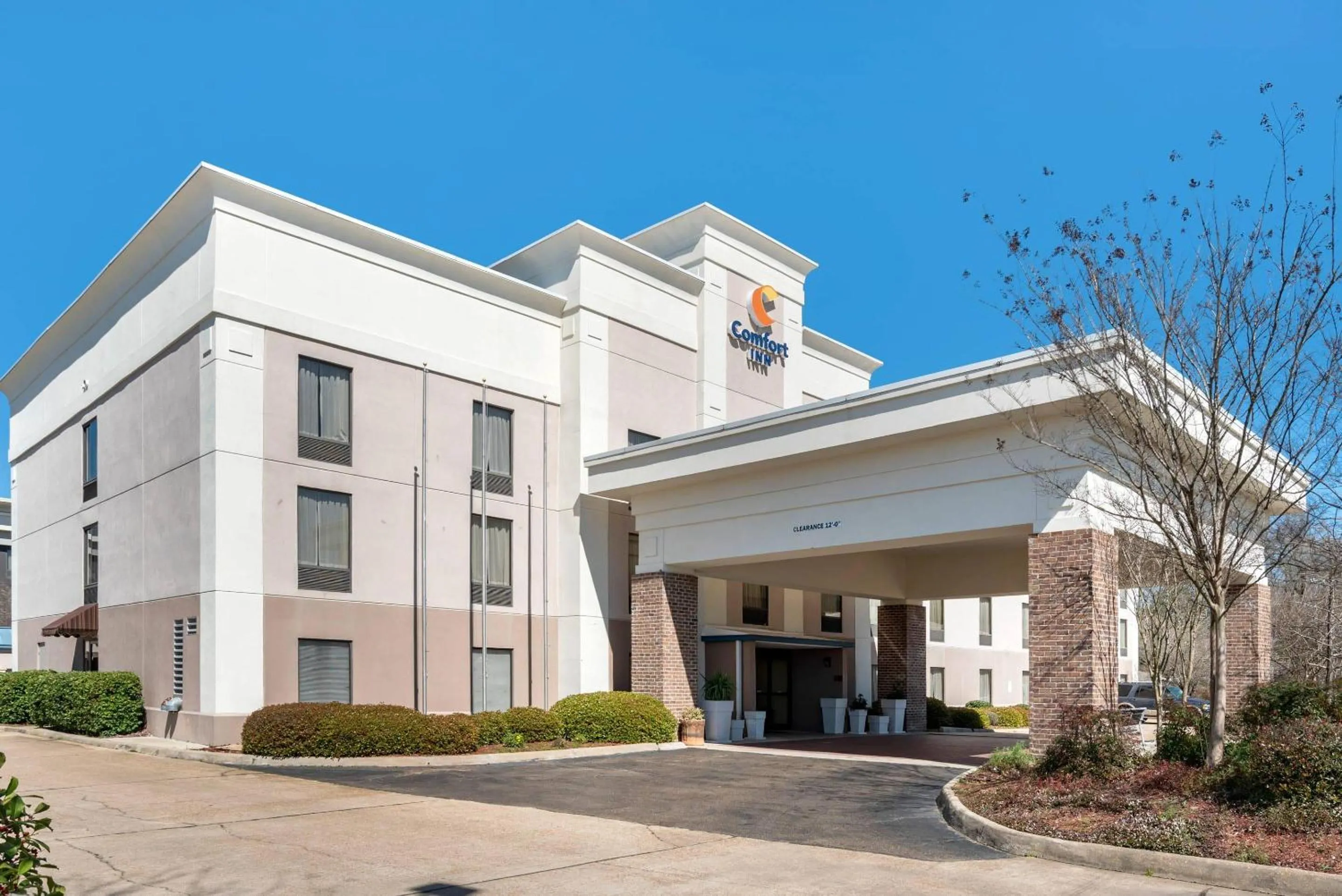 Property building in Comfort Inn Pearl-Jackson