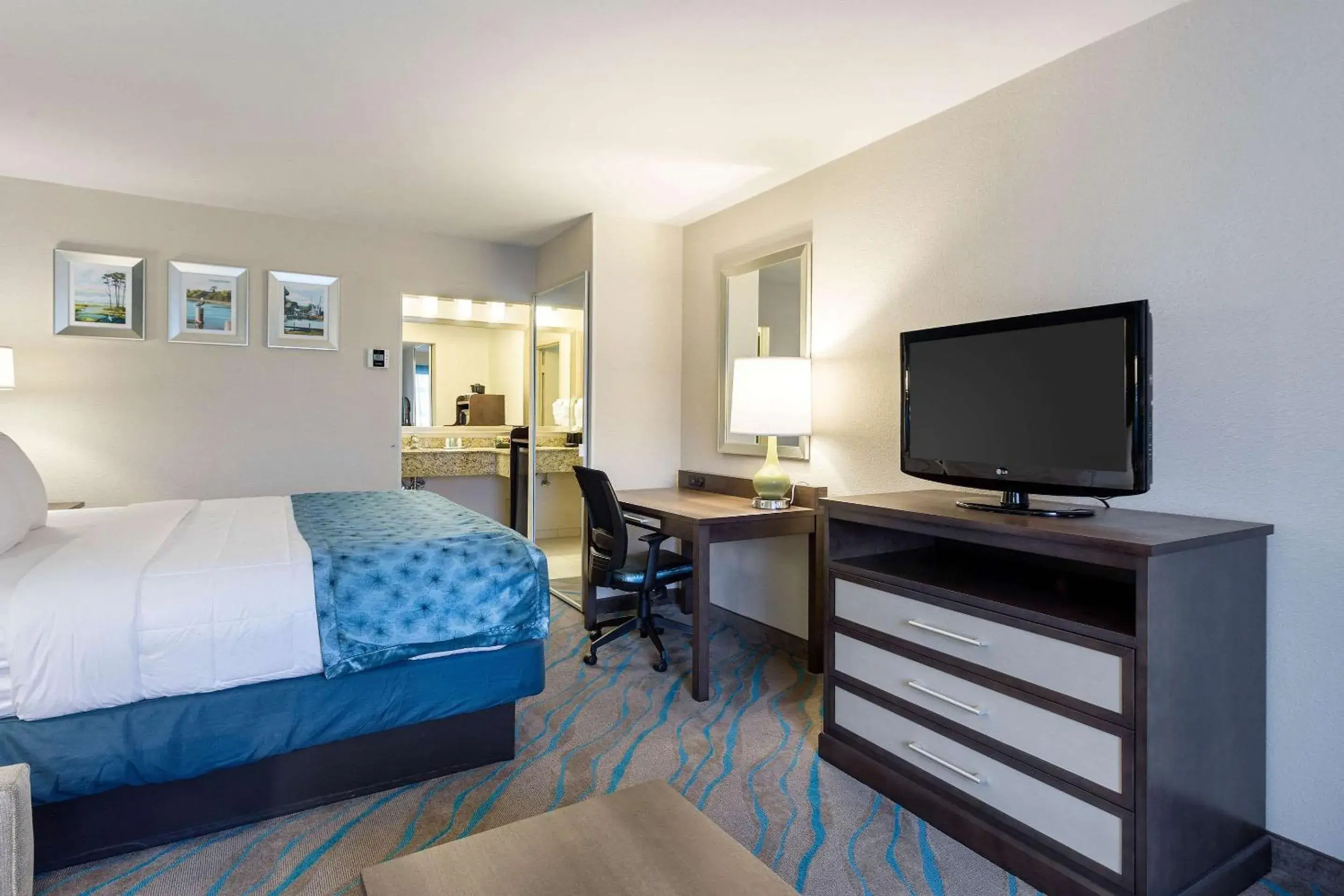 King Room - Smoking in Quality Inn Gulfport I-10 King Room - Smoking in Quality Inn Gulfport I-10