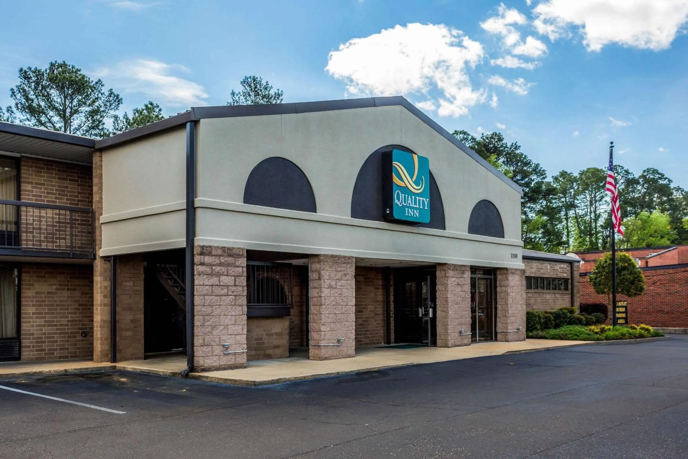 Property building in Quality Inn Tupelo Central
